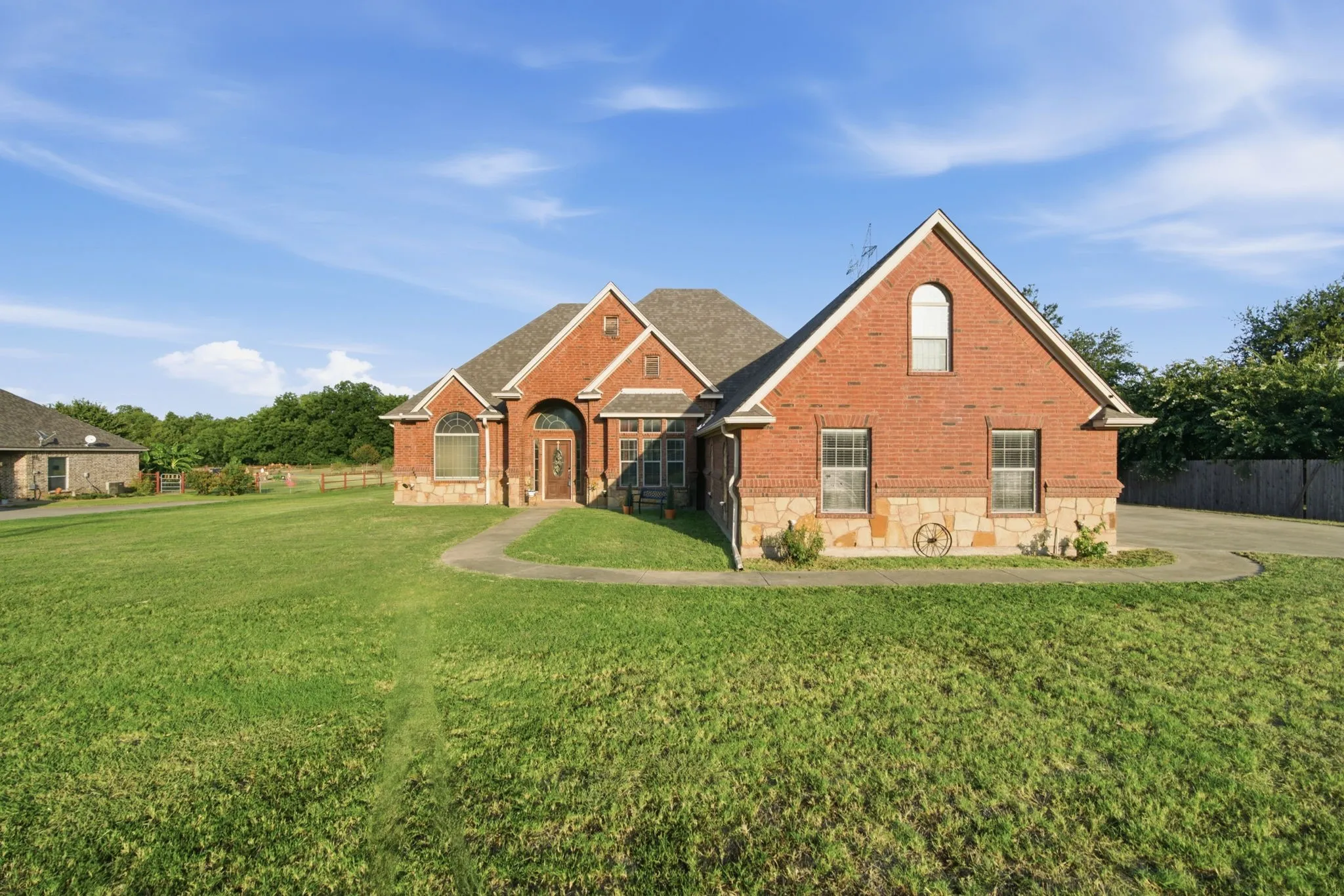 Single Family Residence For Sale in Parker County , 148 Fossil Rock Drive, Azle, Texas 76020, 3 Bedroom, 2 Bathroom, 3 Garage spaces, 1,964 Sqft, built in 2006, mls#21345537, Real Estate Agent in Azle, Homes For Sale in Parker county, Homes For Sale in Azle, Realtor in Azle Texas, Real Estate Brokerage Independent Realty Texas, Luminita Cordes Realtor