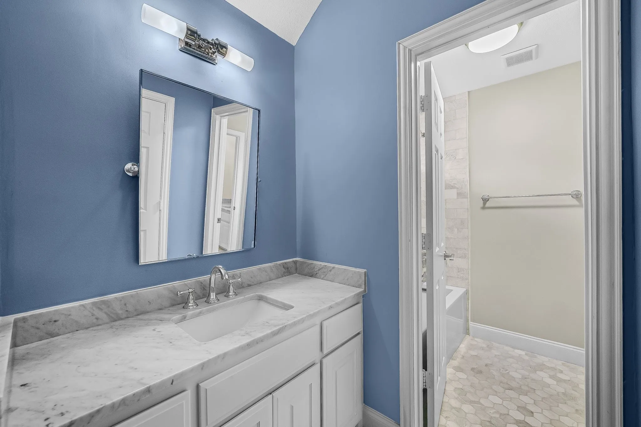 Single Family Residence For Sale in Collin County , 15692 Atkins Lane, Frisco, Texas 75035, 5 Bedroom, 4 Bathroom, 3 Garage spaces, 3,789 Sqft, built in 2004, mls#21337926, Real Estate Agent in Frisco, Homes For Sale in Collin county, Homes For Sale in Frisco, Realtor in Frisco Texas, Real Estate Brokerage Independent Realty Texas, Luminita Cordes Realtor