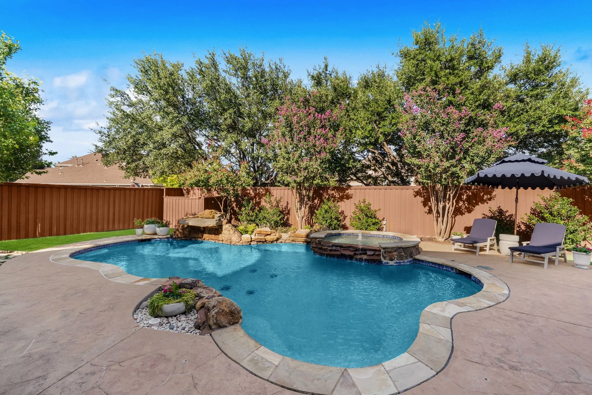 Single Family Residence For Sale in Collin County , 15692 Atkins Lane, Frisco, Texas 75035, 5 Bedroom, 4 Bathroom, 3 Garage spaces, 3,789 Sqft, built in 2004, mls#21337926, Real Estate Agent in Frisco, Homes For Sale in Collin county, Homes For Sale in Frisco, Realtor in Frisco Texas, Real Estate Brokerage Independent Realty Texas, Luminita Cordes Realtor