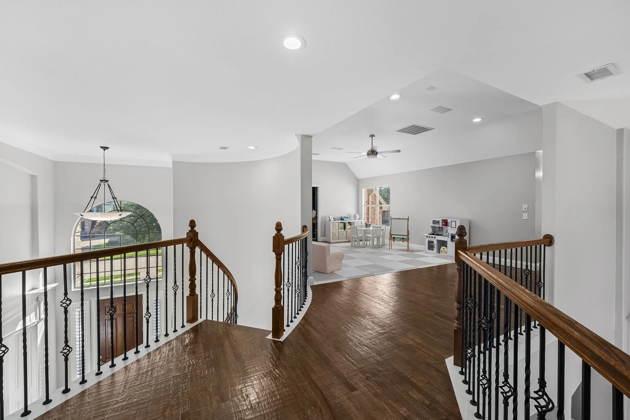 Single Family Residence For Sale in Collin County , 15692 Atkins Lane, Frisco, Texas 75035, 5 Bedroom, 4 Bathroom, 3 Garage spaces, 3,789 Sqft, built in 2004, mls#21337926, Real Estate Agent in Frisco, Homes For Sale in Collin county, Homes For Sale in Frisco, Realtor in Frisco Texas, Real Estate Brokerage Independent Realty Texas, Luminita Cordes Realtor