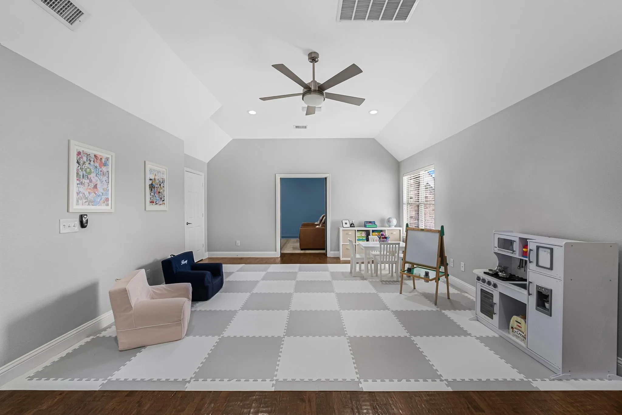 Single Family Residence For Sale in Collin County , 15692 Atkins Lane, Frisco, Texas 75035, 5 Bedroom, 4 Bathroom, 3 Garage spaces, 3,789 Sqft, built in 2004, mls#21337926, Real Estate Agent in Frisco, Homes For Sale in Collin county, Homes For Sale in Frisco, Realtor in Frisco Texas, Real Estate Brokerage Independent Realty Texas, Luminita Cordes Realtor