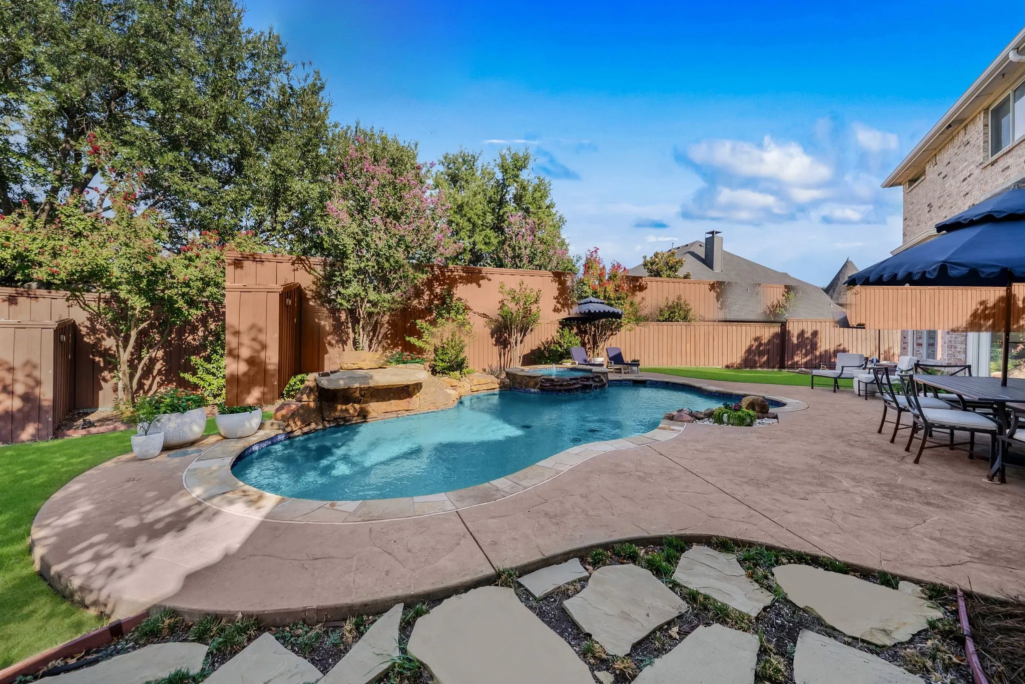 Single Family Residence For Sale in Collin County , 15692 Atkins Lane, Frisco, Texas 75035, 5 Bedroom, 4 Bathroom, 3 Garage spaces, 3,789 Sqft, built in 2004, mls#21337926, Real Estate Agent in Frisco, Homes For Sale in Collin county, Homes For Sale in Frisco, Realtor in Frisco Texas, Real Estate Brokerage Independent Realty Texas, Luminita Cordes Realtor