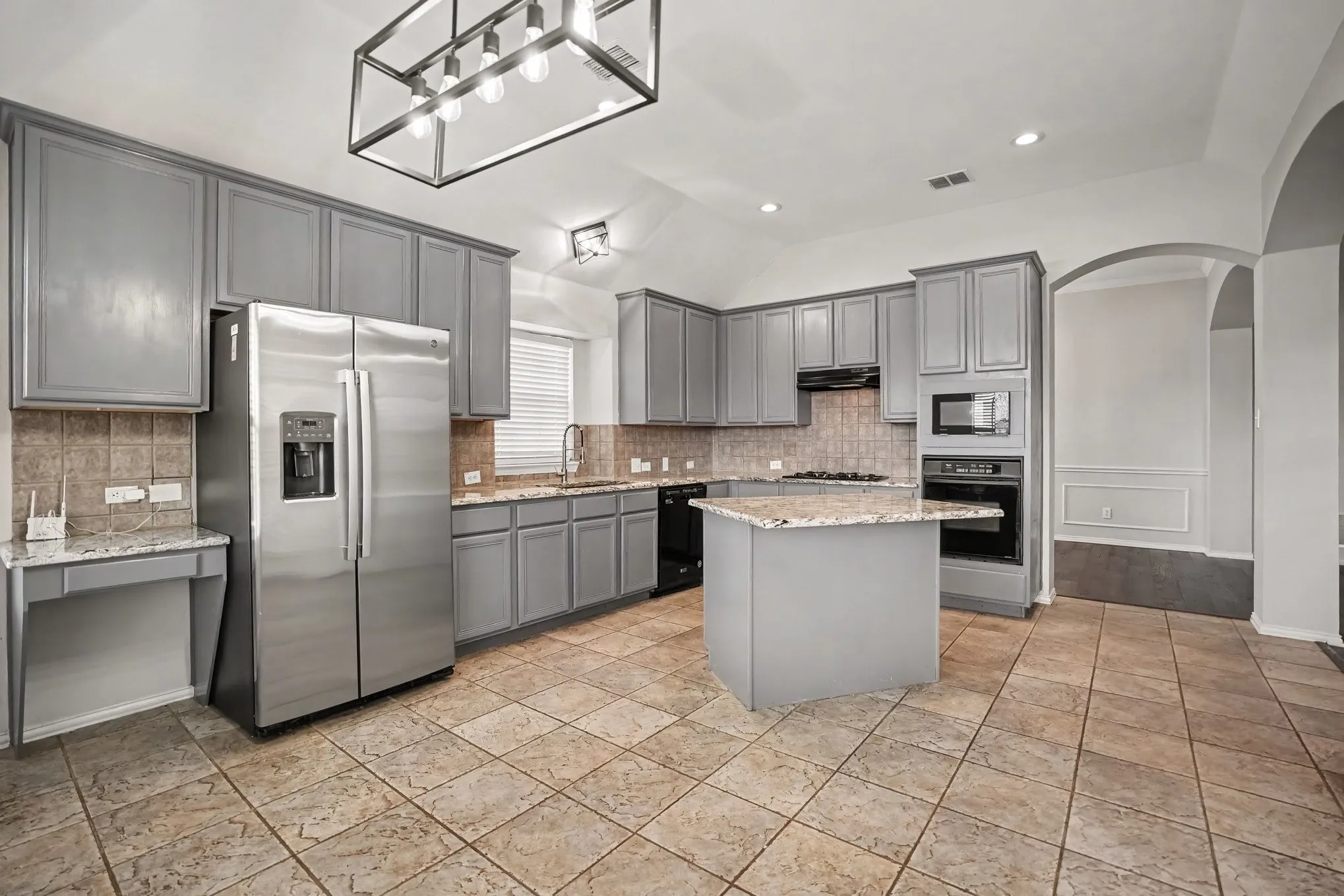 Single Family Residence For Sale in Tarrant County , 11 Mary Lou Court, Mansfield, Texas 76063, 4 Bedroom, 2 Bathroom, 2 Garage spaces, 2,386 Sqft, built in 2001, mls#21345410, Real Estate Agent in Mansfield, Homes For Sale in Tarrant county, Homes For Sale in Mansfield, Realtor in Mansfield Texas, Real Estate Brokerage Independent Realty Texas, Luminita Cordes Realtor