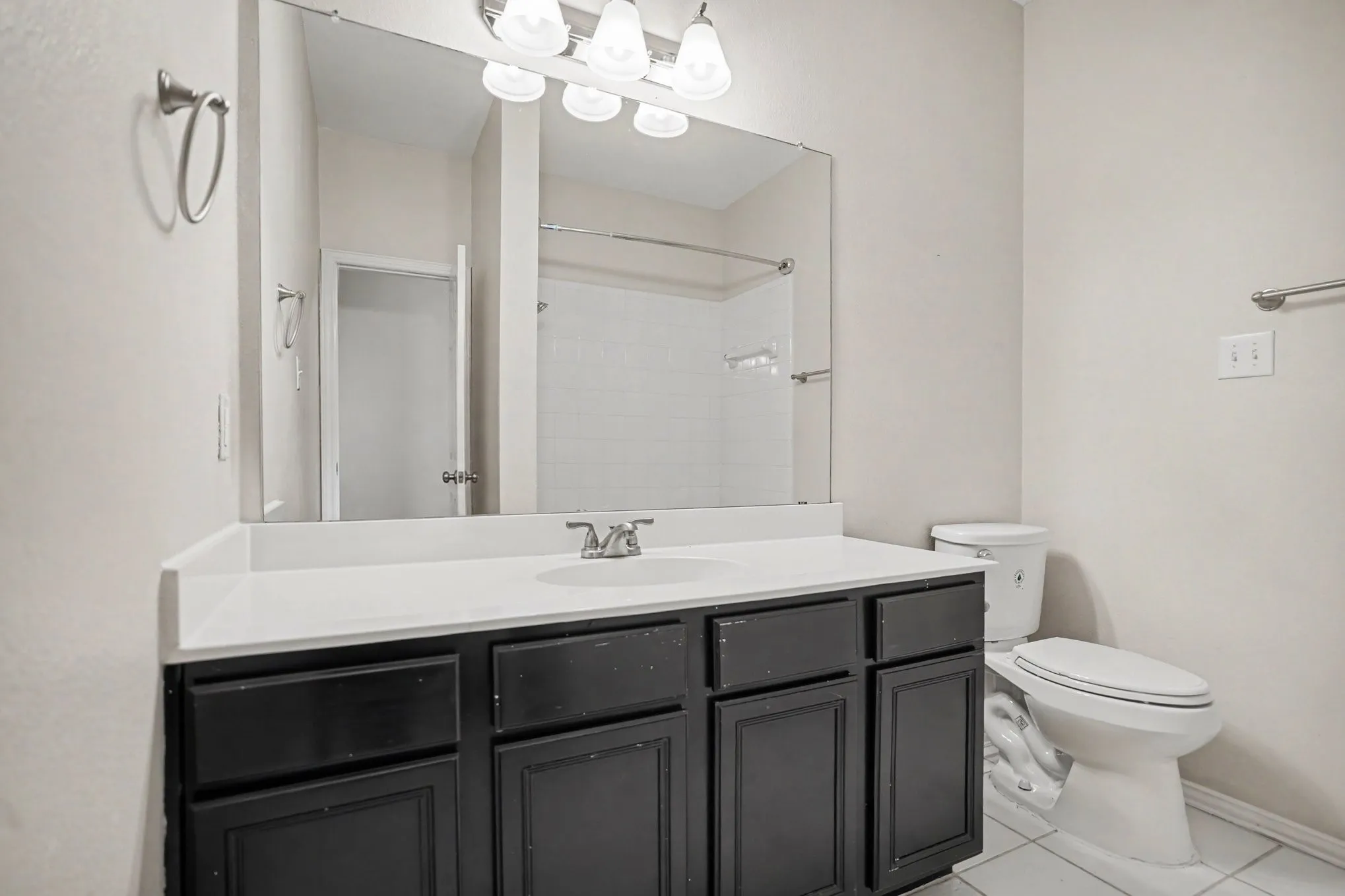 Single Family Residence For Sale in Tarrant County , 11 Mary Lou Court, Mansfield, Texas 76063, 4 Bedroom, 2 Bathroom, 2 Garage spaces, 2,386 Sqft, built in 2001, mls#21345410, Real Estate Agent in Mansfield, Homes For Sale in Tarrant county, Homes For Sale in Mansfield, Realtor in Mansfield Texas, Real Estate Brokerage Independent Realty Texas, Luminita Cordes Realtor