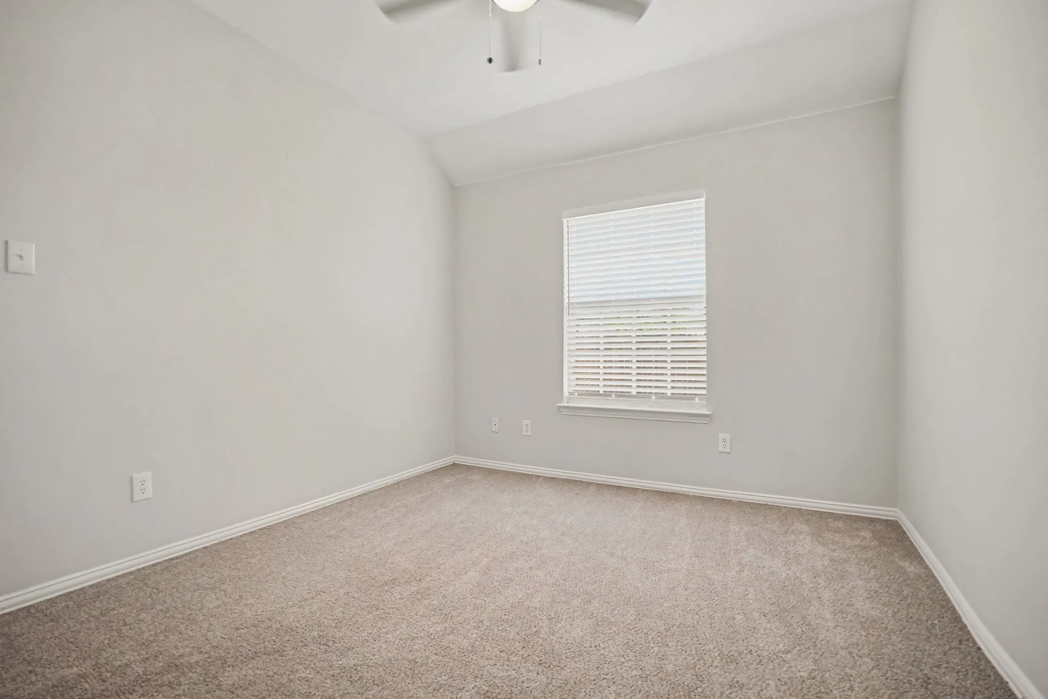 Single Family Residence For Sale in Tarrant County , 11 Mary Lou Court, Mansfield, Texas 76063, 4 Bedroom, 2 Bathroom, 2 Garage spaces, 2,386 Sqft, built in 2001, mls#21345410, Real Estate Agent in Mansfield, Homes For Sale in Tarrant county, Homes For Sale in Mansfield, Realtor in Mansfield Texas, Real Estate Brokerage Independent Realty Texas, Luminita Cordes Realtor