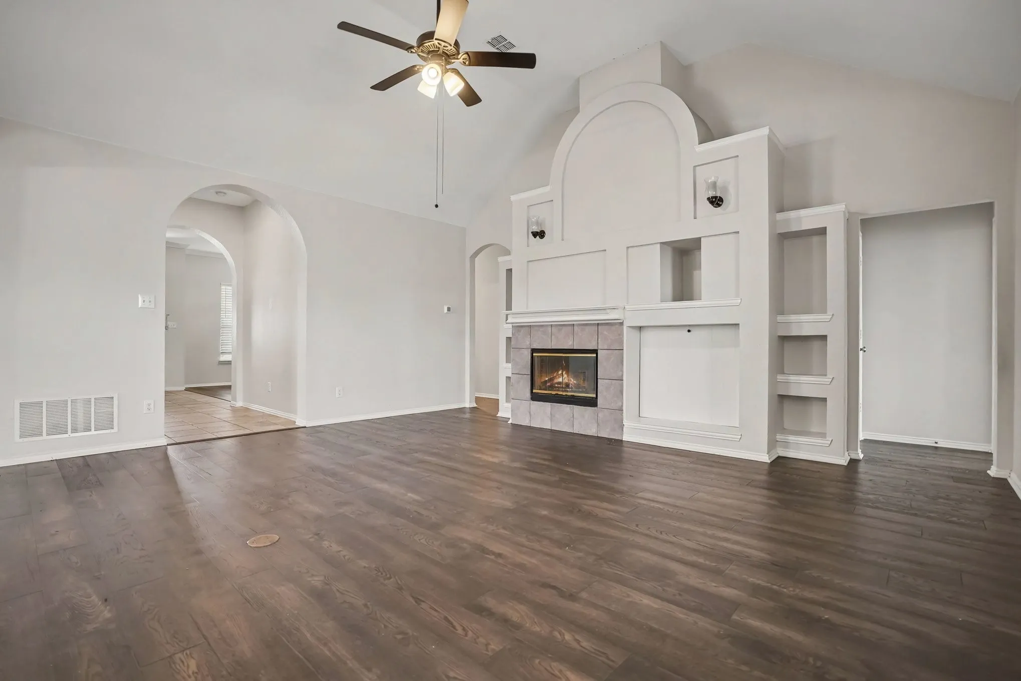 Single Family Residence For Sale in Tarrant County , 11 Mary Lou Court, Mansfield, Texas 76063, 4 Bedroom, 2 Bathroom, 2 Garage spaces, 2,386 Sqft, built in 2001, mls#21345410, Real Estate Agent in Mansfield, Homes For Sale in Tarrant county, Homes For Sale in Mansfield, Realtor in Mansfield Texas, Real Estate Brokerage Independent Realty Texas, Luminita Cordes Realtor