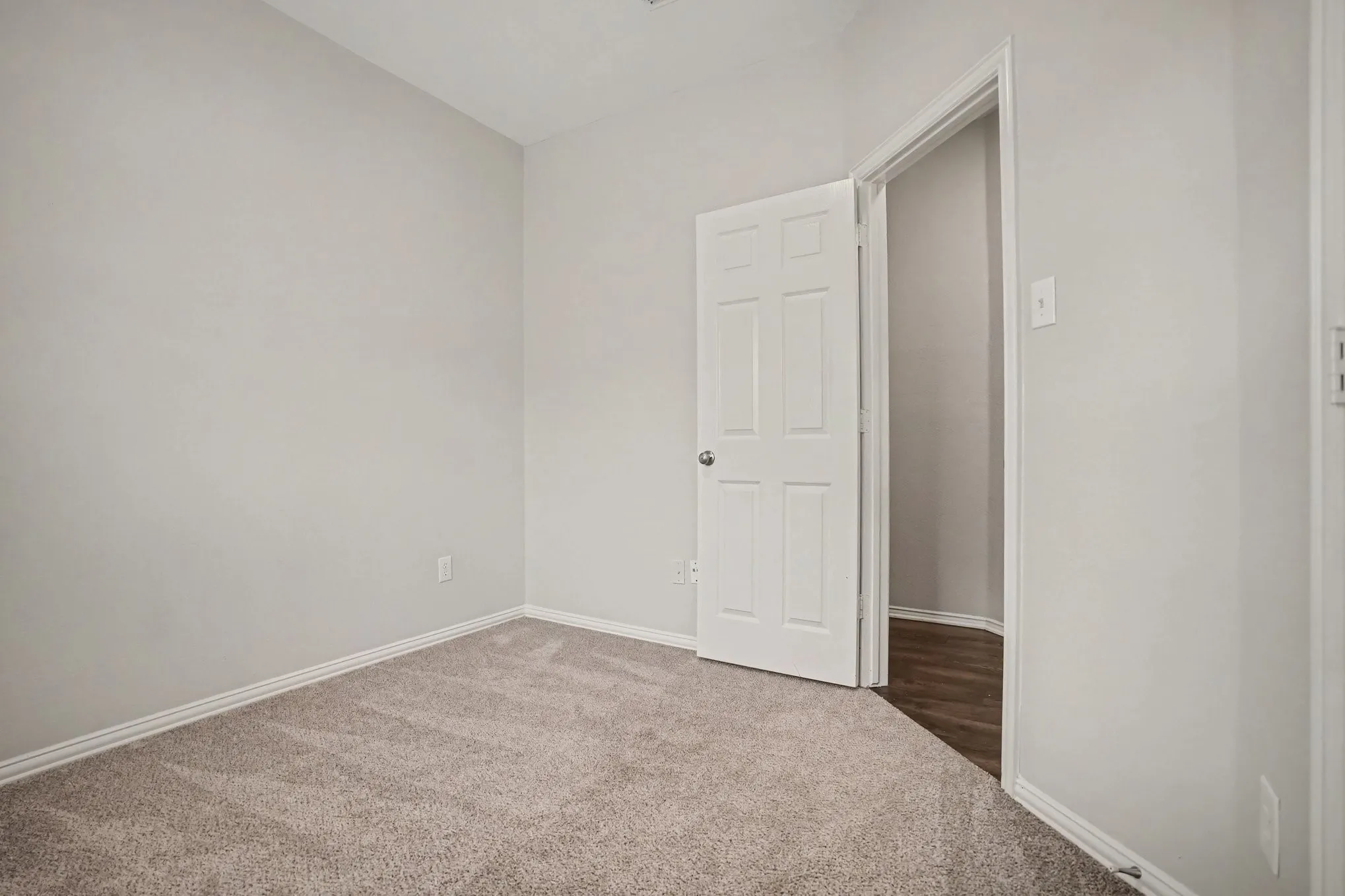 Single Family Residence For Sale in Tarrant County , 11 Mary Lou Court, Mansfield, Texas 76063, 4 Bedroom, 2 Bathroom, 2 Garage spaces, 2,386 Sqft, built in 2001, mls#21345410, Real Estate Agent in Mansfield, Homes For Sale in Tarrant county, Homes For Sale in Mansfield, Realtor in Mansfield Texas, Real Estate Brokerage Independent Realty Texas, Luminita Cordes Realtor