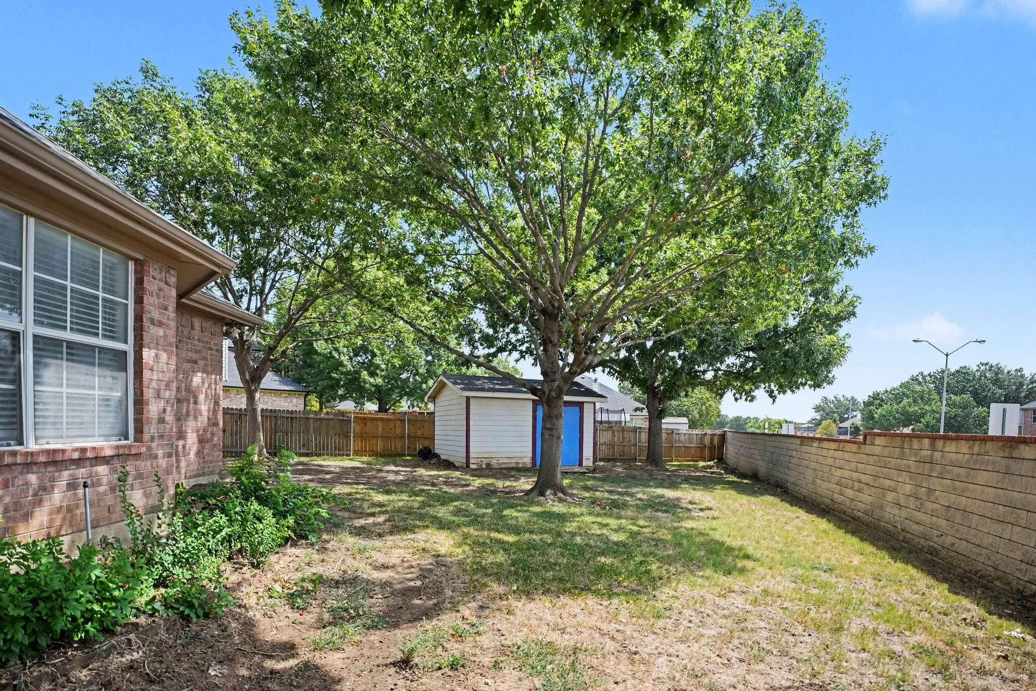 Single Family Residence For Sale in Tarrant County , 11 Mary Lou Court, Mansfield, Texas 76063, 4 Bedroom, 2 Bathroom, 2 Garage spaces, 2,386 Sqft, built in 2001, mls#21345410, Real Estate Agent in Mansfield, Homes For Sale in Tarrant county, Homes For Sale in Mansfield, Realtor in Mansfield Texas, Real Estate Brokerage Independent Realty Texas, Luminita Cordes Realtor