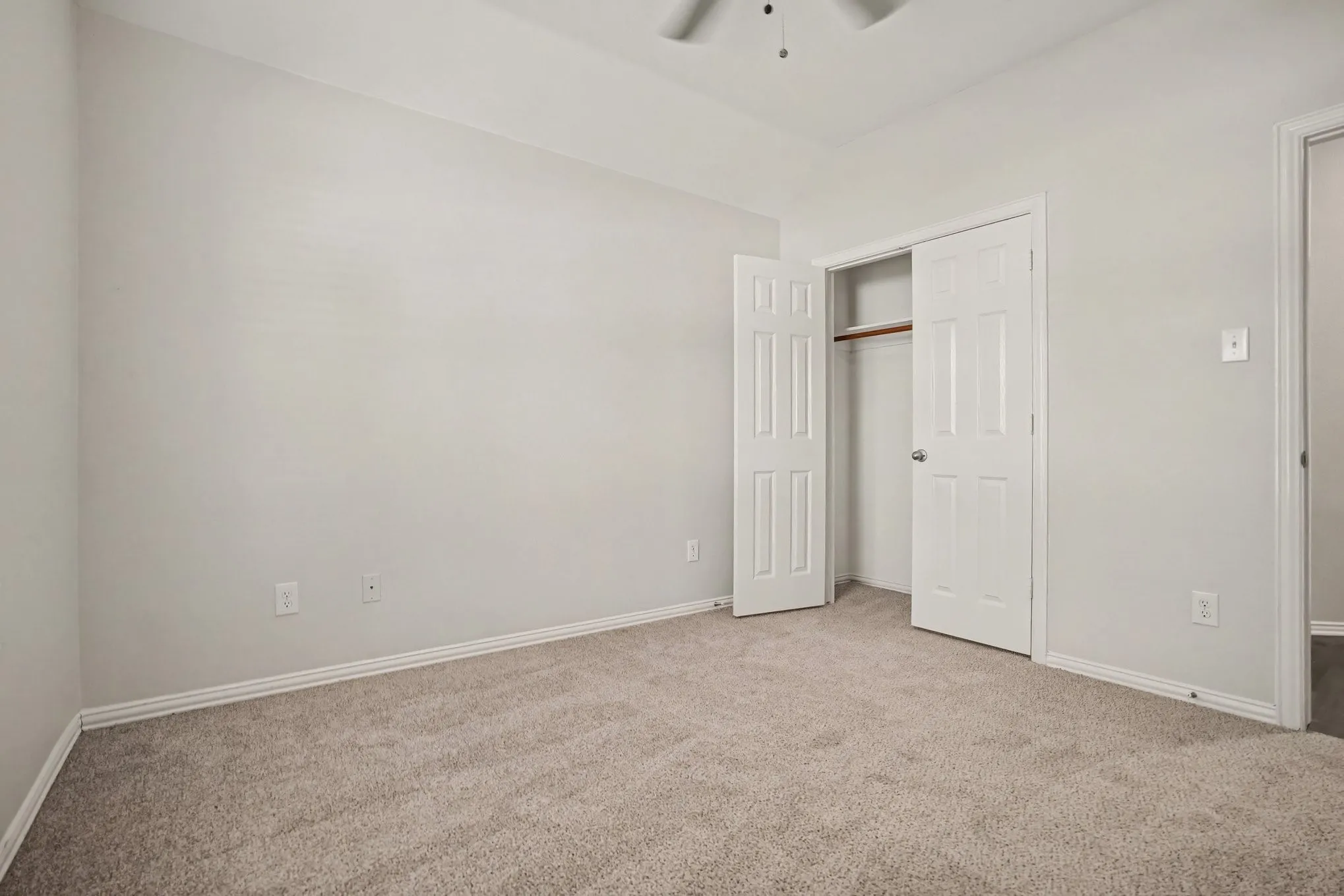 Single Family Residence For Sale in Tarrant County , 11 Mary Lou Court, Mansfield, Texas 76063, 4 Bedroom, 2 Bathroom, 2 Garage spaces, 2,386 Sqft, built in 2001, mls#21345410, Real Estate Agent in Mansfield, Homes For Sale in Tarrant county, Homes For Sale in Mansfield, Realtor in Mansfield Texas, Real Estate Brokerage Independent Realty Texas, Luminita Cordes Realtor