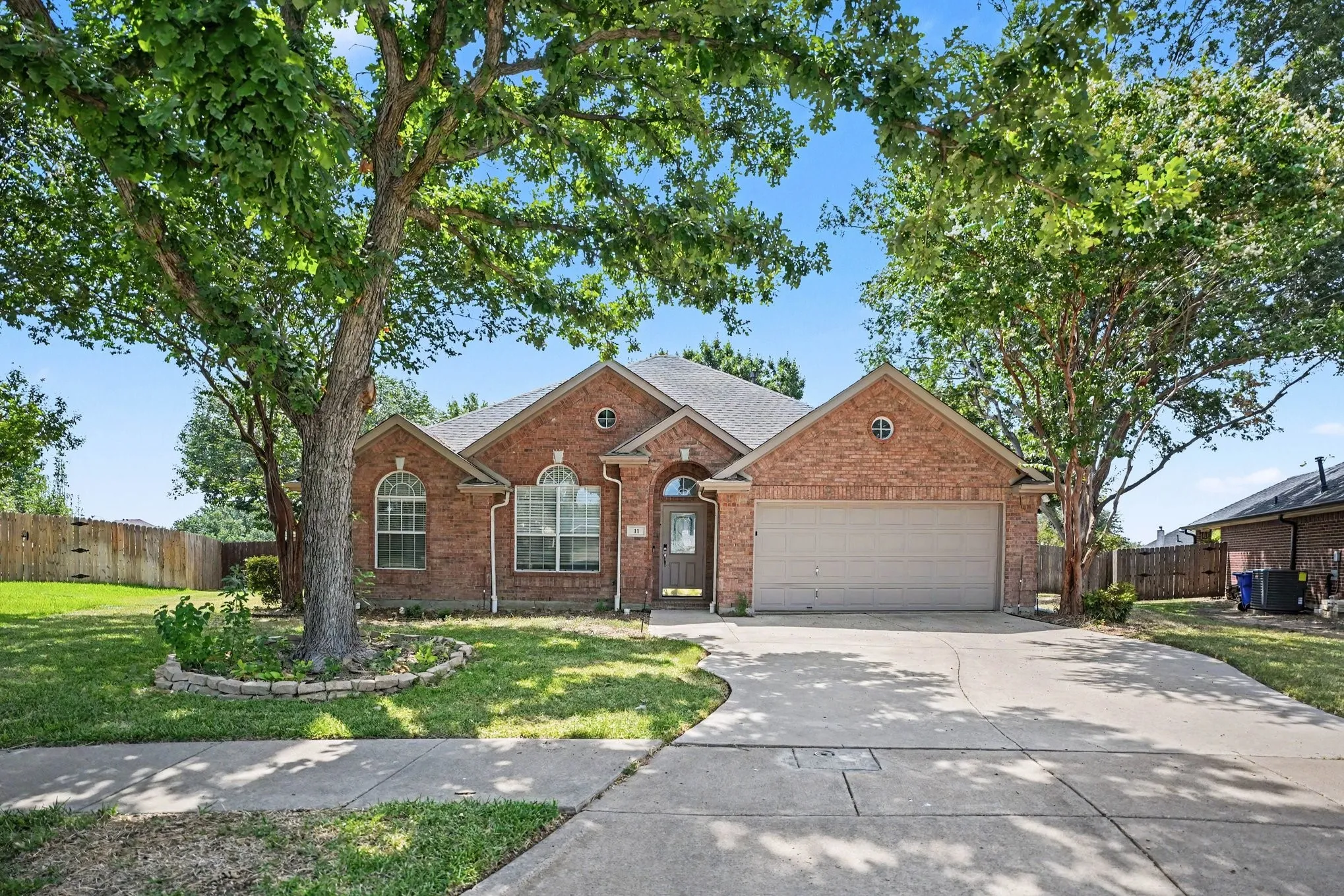 Single Family Residence For Sale in Tarrant County , 11 Mary Lou Court, Mansfield, Texas 76063, 4 Bedroom, 2 Bathroom, 2 Garage spaces, 2,386 Sqft, built in 2001, mls#21345410, Real Estate Agent in Mansfield, Homes For Sale in Tarrant county, Homes For Sale in Mansfield, Realtor in Mansfield Texas, Real Estate Brokerage Independent Realty Texas, Luminita Cordes Realtor
