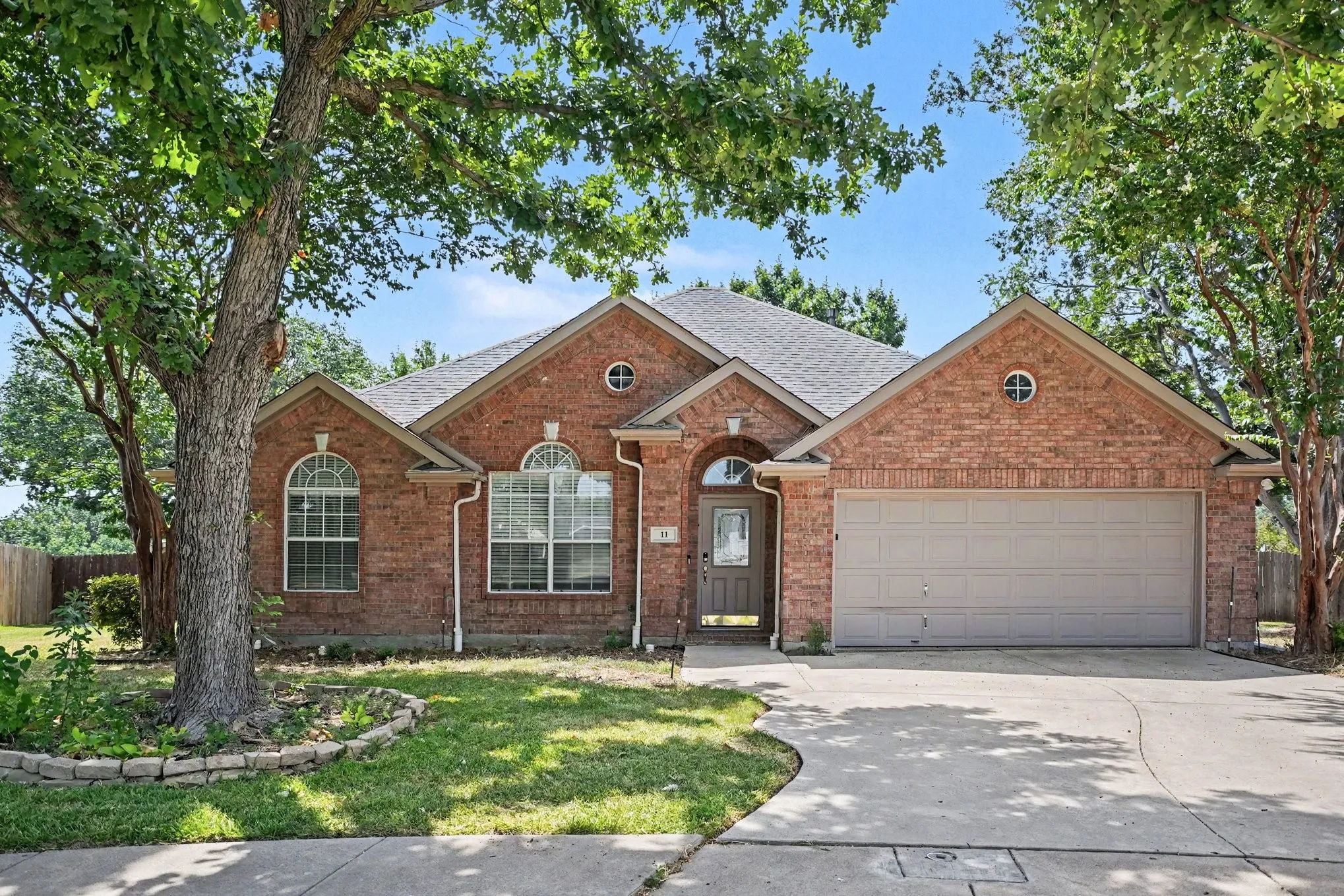 Single Family Residence For Sale in Tarrant County , 11 Mary Lou Court, Mansfield, Texas 76063, 4 Bedroom, 2 Bathroom, 2 Garage spaces, 2,386 Sqft, built in 2001, mls#21345410, Real Estate Agent in Mansfield, Homes For Sale in Tarrant county, Homes For Sale in Mansfield, Realtor in Mansfield Texas, Real Estate Brokerage Independent Realty Texas, Luminita Cordes Realtor