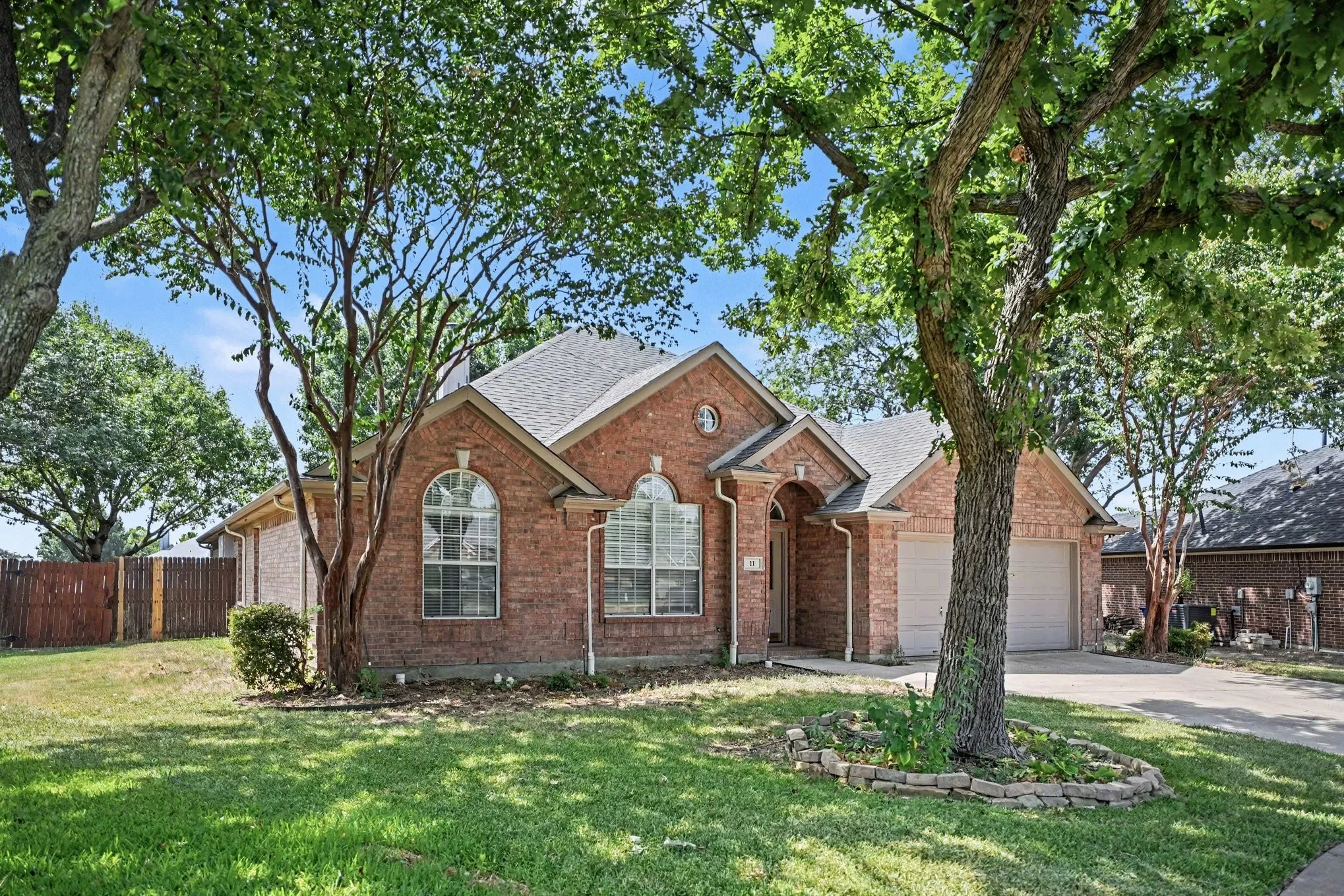 Single Family Residence For Sale in Tarrant County , 11 Mary Lou Court, Mansfield, Texas 76063, 4 Bedroom, 2 Bathroom, 2 Garage spaces, 2,386 Sqft, built in 2001, mls#21345410, Real Estate Agent in Mansfield, Homes For Sale in Tarrant county, Homes For Sale in Mansfield, Realtor in Mansfield Texas, Real Estate Brokerage Independent Realty Texas, Luminita Cordes Realtor
