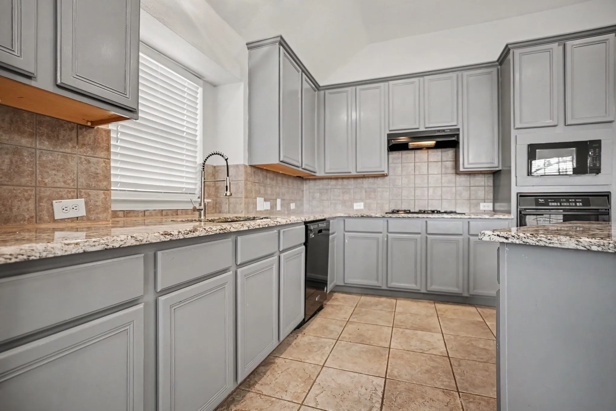Single Family Residence For Sale in Tarrant County , 11 Mary Lou Court, Mansfield, Texas 76063, 4 Bedroom, 2 Bathroom, 2 Garage spaces, 2,386 Sqft, built in 2001, mls#21345410, Real Estate Agent in Mansfield, Homes For Sale in Tarrant county, Homes For Sale in Mansfield, Realtor in Mansfield Texas, Real Estate Brokerage Independent Realty Texas, Luminita Cordes Realtor