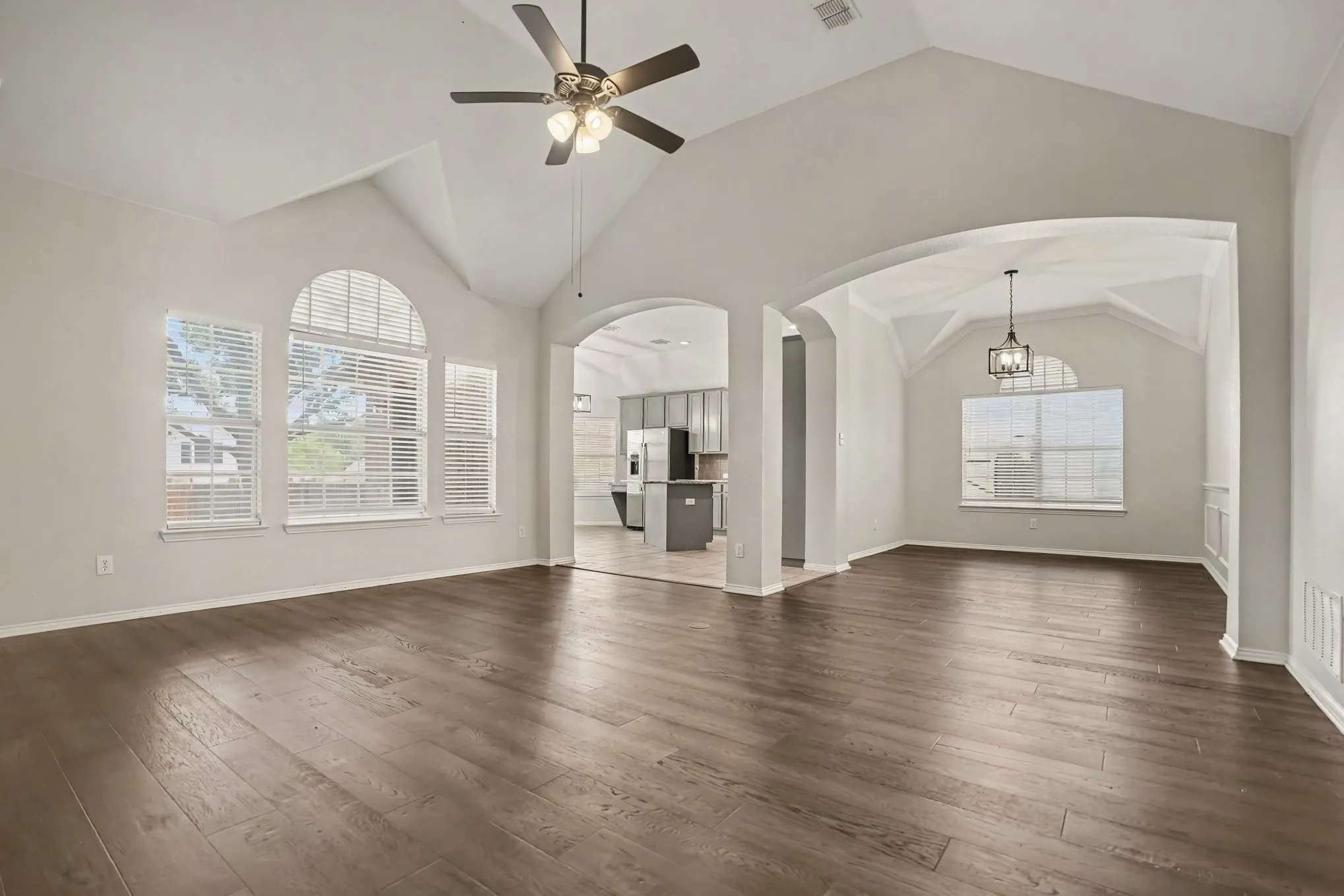 Single Family Residence For Sale in Tarrant County , 11 Mary Lou Court, Mansfield, Texas 76063, 4 Bedroom, 2 Bathroom, 2 Garage spaces, 2,386 Sqft, built in 2001, mls#21345410, Real Estate Agent in Mansfield, Homes For Sale in Tarrant county, Homes For Sale in Mansfield, Realtor in Mansfield Texas, Real Estate Brokerage Independent Realty Texas, Luminita Cordes Realtor