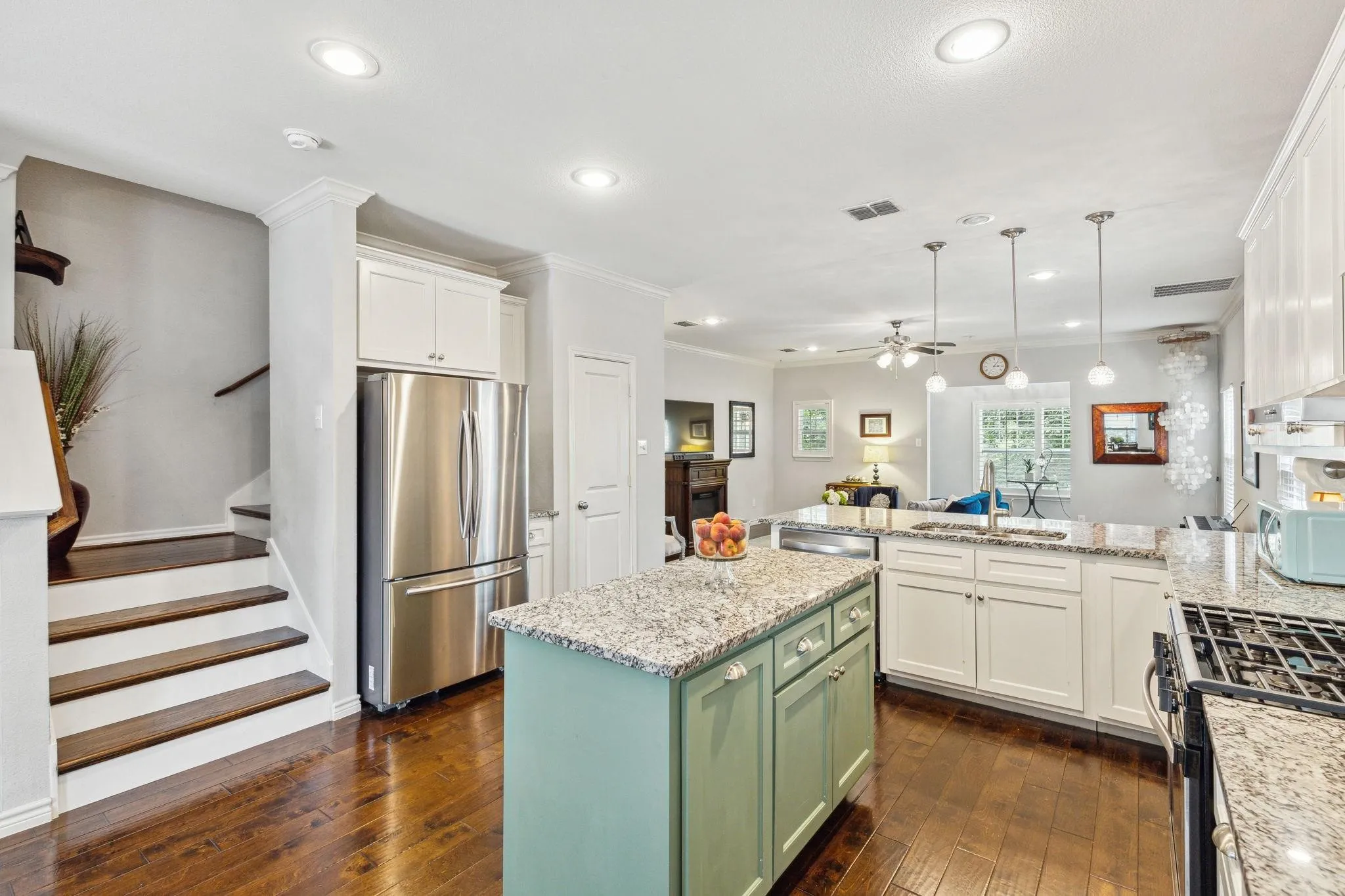 Duplex For Rent in Tarrant County , 3705 Byers Avenue, Fort Worth, Texas 76107, 3 Bedrooms, 3 Bathrooms, 2 Garage spaces, 1,922 Sqft, built in 2014, Price $3,500, mls#21347295, Real Estate Agent in Fort Worth, Homes For Rent in Tarrant county, Homes For Rent in Fort Worth, Realtor in Fort Worth Texas, Real Estate Brokerage Independent Realty Texas, Luminita Cordes Realtor