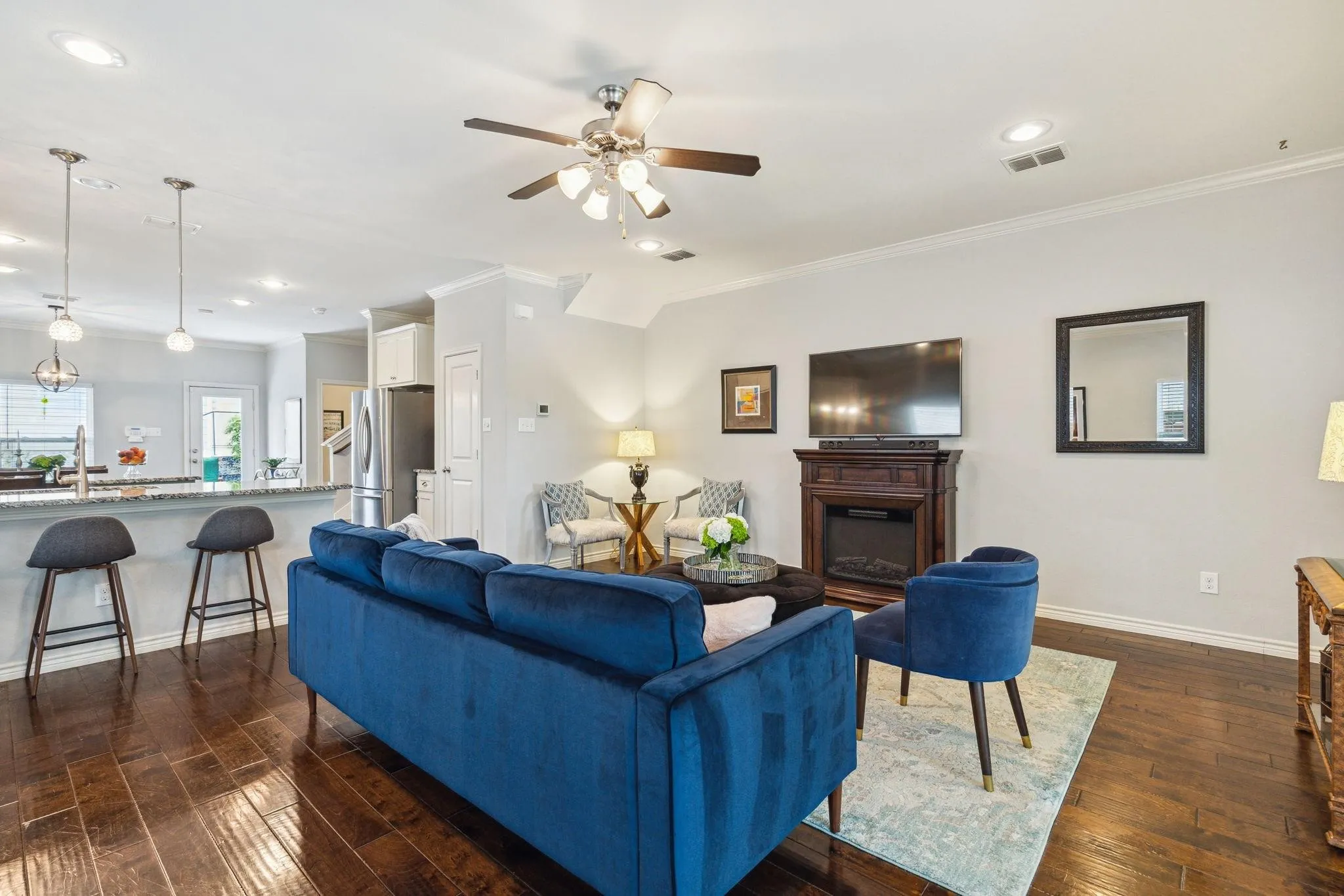 Duplex For Rent in Tarrant County , 3705 Byers Avenue, Fort Worth, Texas 76107, 3 Bedrooms, 3 Bathrooms, 2 Garage spaces, 1,922 Sqft, built in 2014, Price $3,500, mls#21347295, Real Estate Agent in Fort Worth, Homes For Rent in Tarrant county, Homes For Rent in Fort Worth, Realtor in Fort Worth Texas, Real Estate Brokerage Independent Realty Texas, Luminita Cordes Realtor