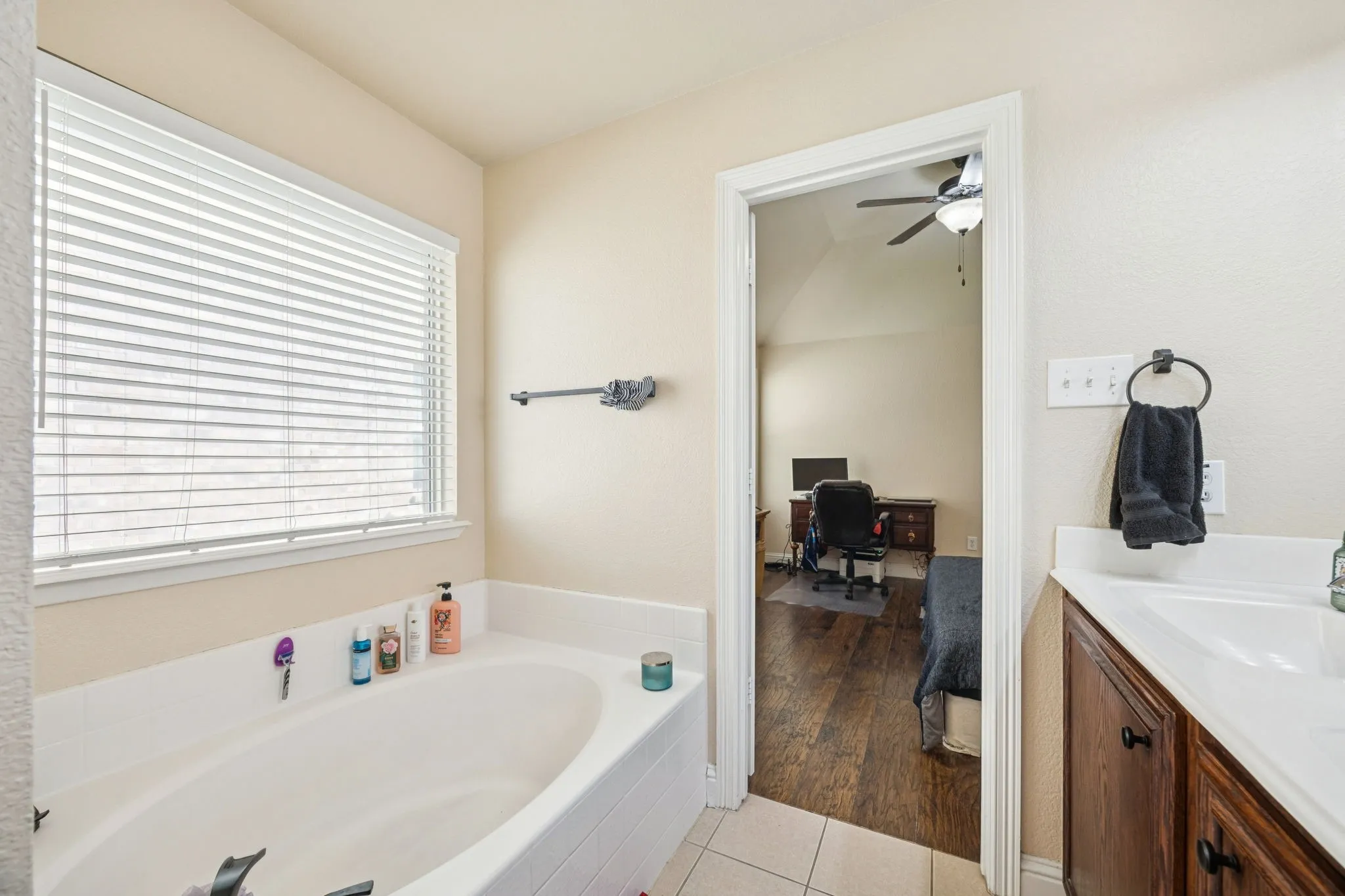 Single Family Residence For Sale in Hunt County , 1601 Applegate Way, Royse City, Texas 75189, 3 Bedroom, 2 Bathroom, 2 Garage spaces, 1,398 Sqft, built in 2011, mls#21342772, Real Estate Agent in Royse City, Homes For Sale in Hunt county, Homes For Sale in Royse City, Realtor in Royse City Texas, Real Estate Brokerage Independent Realty Texas, Luminita Cordes Realtor