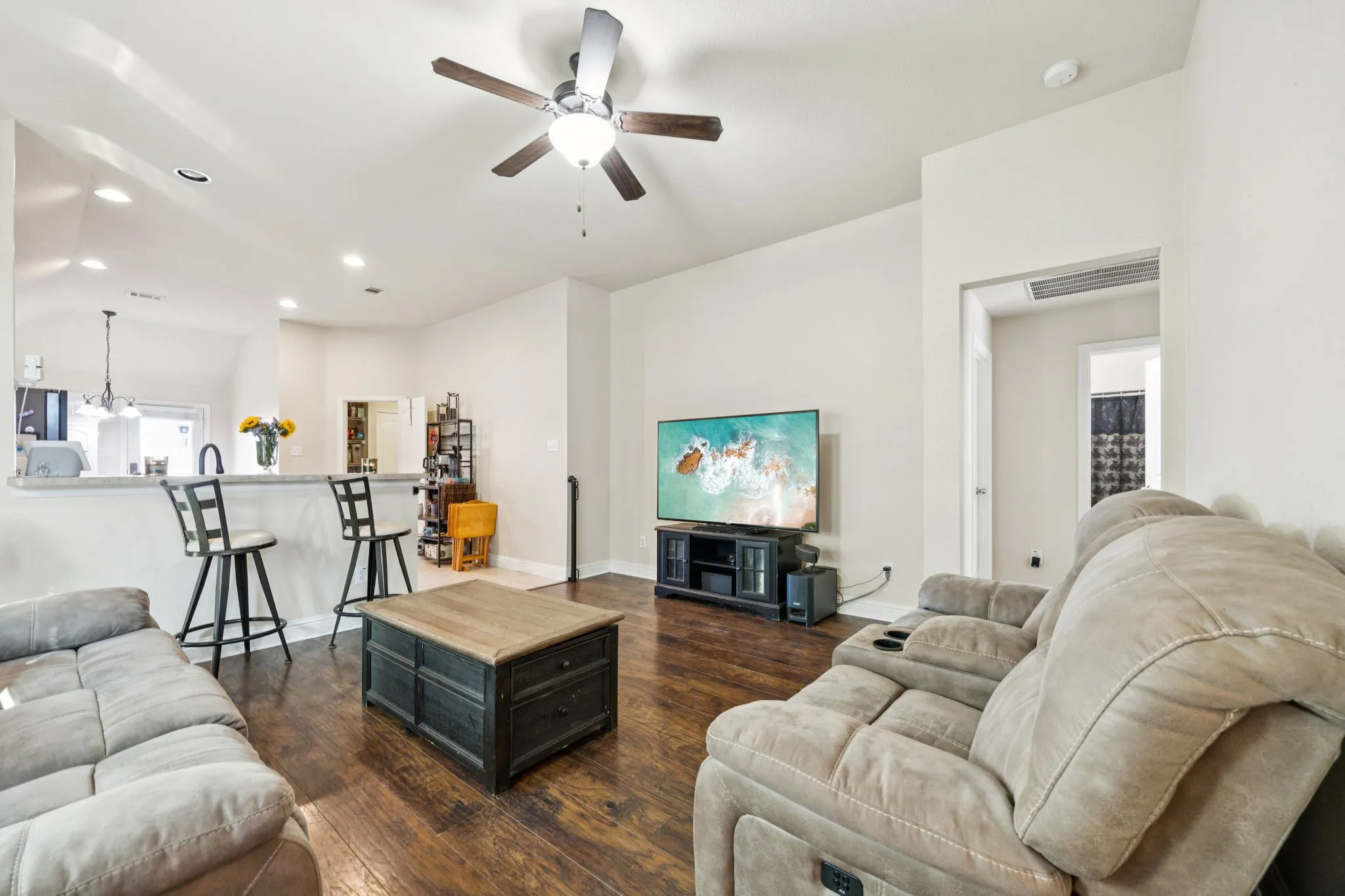 Single Family Residence For Sale in Hunt County , 1601 Applegate Way, Royse City, Texas 75189, 3 Bedroom, 2 Bathroom, 2 Garage spaces, 1,398 Sqft, built in 2011, mls#21342772, Real Estate Agent in Royse City, Homes For Sale in Hunt county, Homes For Sale in Royse City, Realtor in Royse City Texas, Real Estate Brokerage Independent Realty Texas, Luminita Cordes Realtor