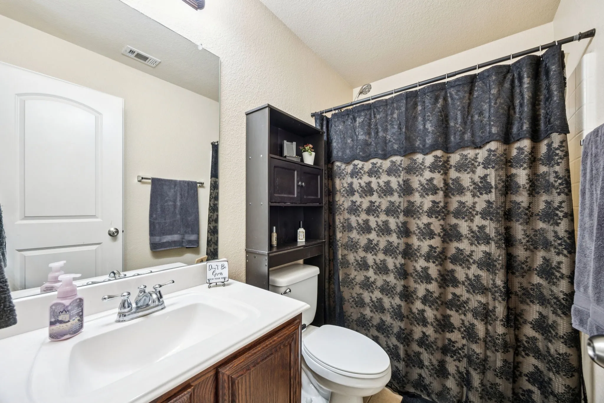 Single Family Residence For Sale in Hunt County , 1601 Applegate Way, Royse City, Texas 75189, 3 Bedroom, 2 Bathroom, 2 Garage spaces, 1,398 Sqft, built in 2011, mls#21342772, Real Estate Agent in Royse City, Homes For Sale in Hunt county, Homes For Sale in Royse City, Realtor in Royse City Texas, Real Estate Brokerage Independent Realty Texas, Luminita Cordes Realtor