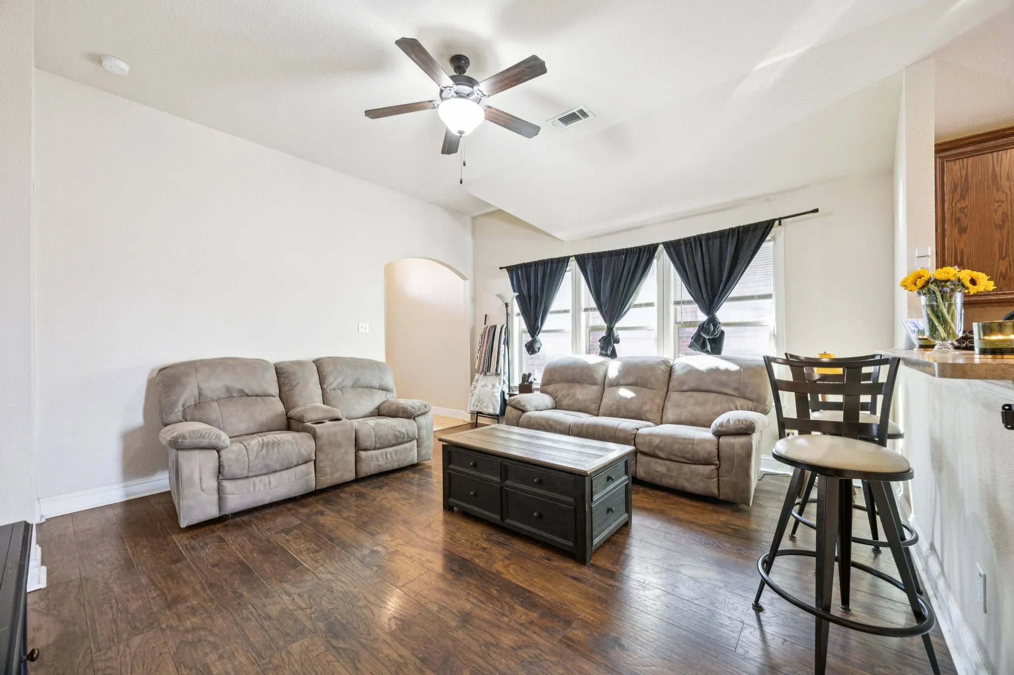 Single Family Residence For Sale in Hunt County , 1601 Applegate Way, Royse City, Texas 75189, 3 Bedroom, 2 Bathroom, 2 Garage spaces, 1,398 Sqft, built in 2011, mls#21342772, Real Estate Agent in Royse City, Homes For Sale in Hunt county, Homes For Sale in Royse City, Realtor in Royse City Texas, Real Estate Brokerage Independent Realty Texas, Luminita Cordes Realtor