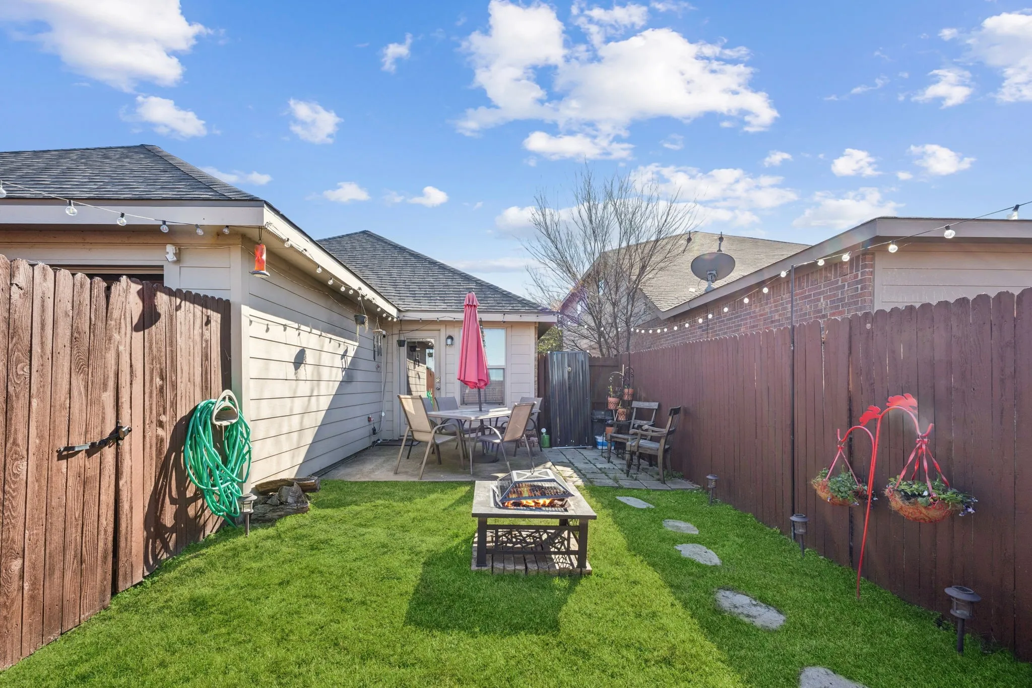 Single Family Residence For Sale in Hunt County , 1601 Applegate Way, Royse City, Texas 75189, 3 Bedroom, 2 Bathroom, 2 Garage spaces, 1,398 Sqft, built in 2011, mls#21342772, Real Estate Agent in Royse City, Homes For Sale in Hunt county, Homes For Sale in Royse City, Realtor in Royse City Texas, Real Estate Brokerage Independent Realty Texas, Luminita Cordes Realtor