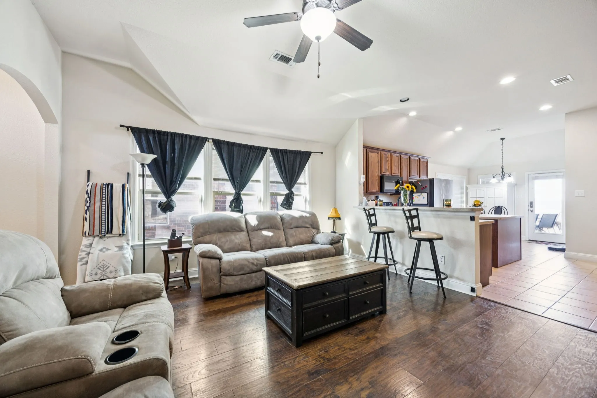 Single Family Residence For Sale in Hunt County , 1601 Applegate Way, Royse City, Texas 75189, 3 Bedroom, 2 Bathroom, 2 Garage spaces, 1,398 Sqft, built in 2011, mls#21342772, Real Estate Agent in Royse City, Homes For Sale in Hunt county, Homes For Sale in Royse City, Realtor in Royse City Texas, Real Estate Brokerage Independent Realty Texas, Luminita Cordes Realtor