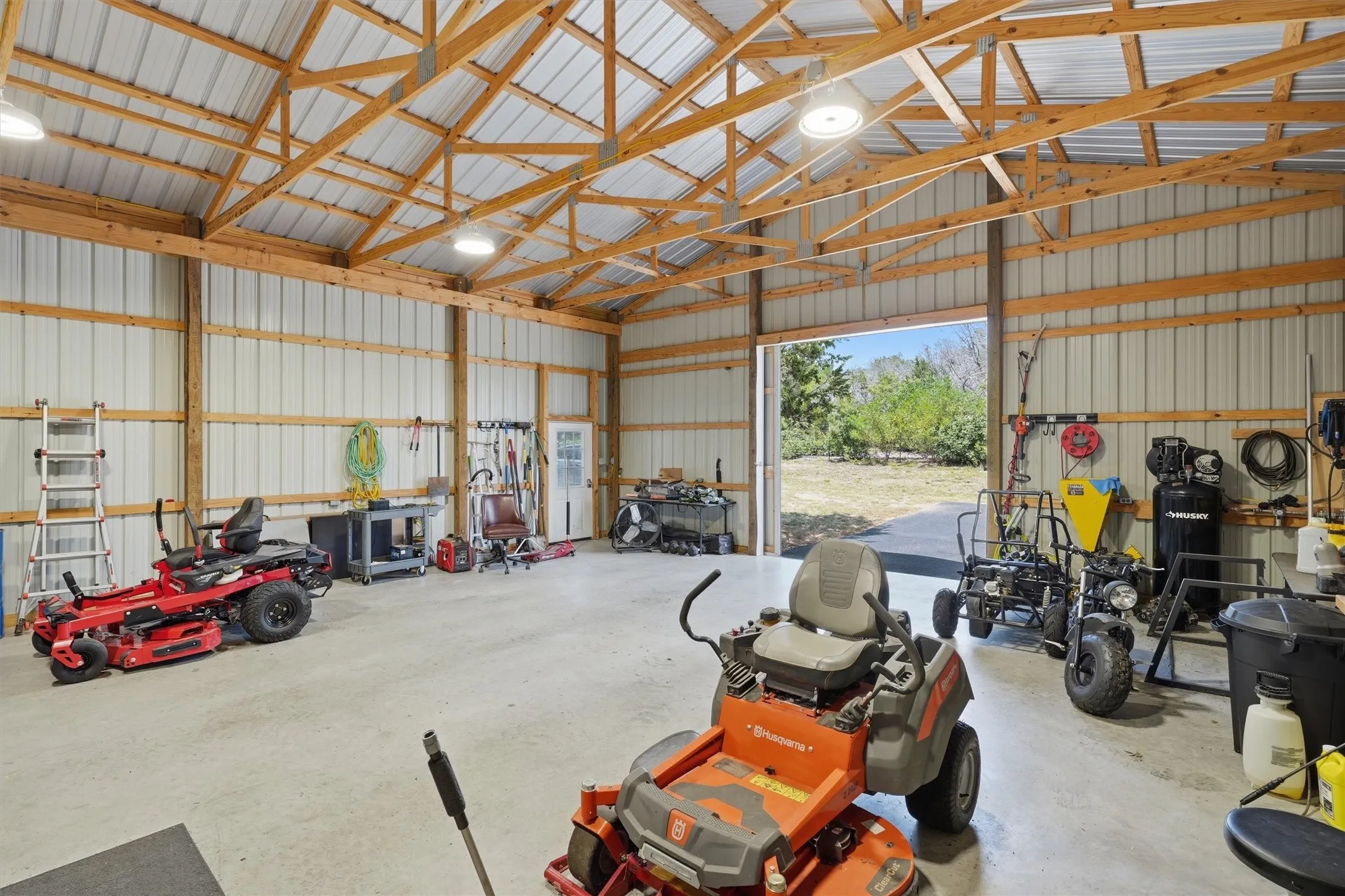 Single Family Residence For Sale in Hood County , 4800 Rock Church Highway, Tolar, Texas 76476, 3 Bedroom, 2 Bathroom, 3 Garage spaces, 1,792 Sqft, built in 1997, mls#21347020, Real Estate Agent in Tolar, Homes For Sale in Hood county, Homes For Sale in Tolar, Realtor in Tolar Texas, Real Estate Brokerage Independent Realty Texas, Luminita Cordes Realtor