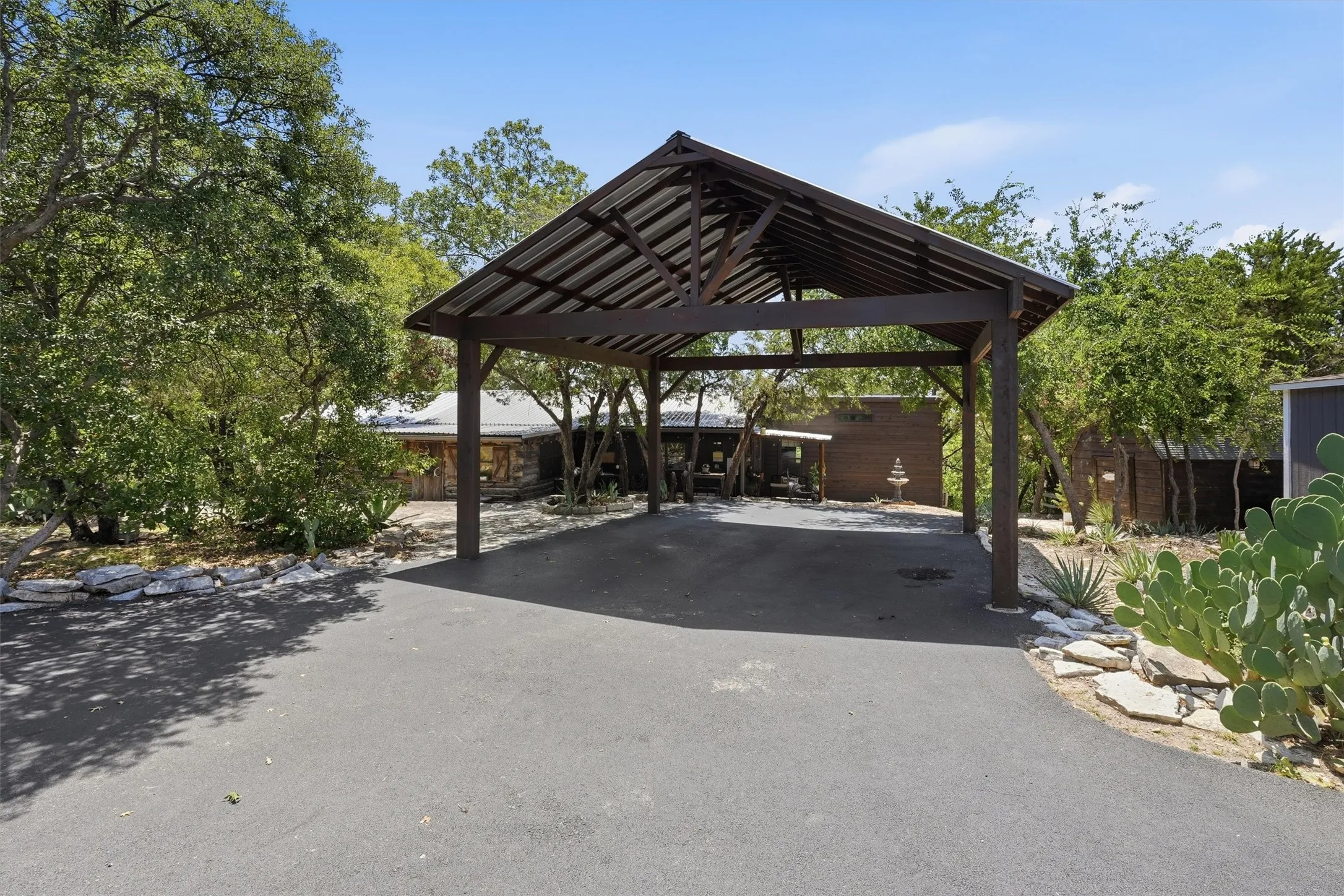 Single Family Residence For Sale in Hood County , 4800 Rock Church Highway, Tolar, Texas 76476, 3 Bedroom, 2 Bathroom, 3 Garage spaces, 1,792 Sqft, built in 1997, mls#21347020, Real Estate Agent in Tolar, Homes For Sale in Hood county, Homes For Sale in Tolar, Realtor in Tolar Texas, Real Estate Brokerage Independent Realty Texas, Luminita Cordes Realtor