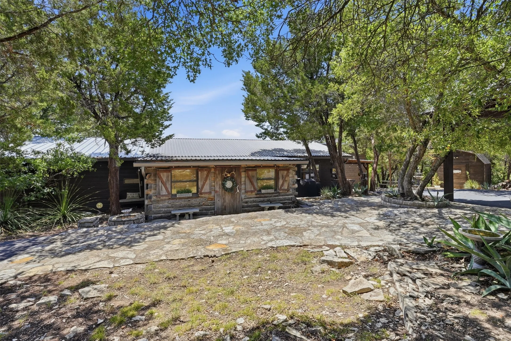 Single Family Residence For Sale in Hood County , 4800 Rock Church Highway, Tolar, Texas 76476, 3 Bedroom, 2 Bathroom, 3 Garage spaces, 1,792 Sqft, built in 1997, mls#21347020, Real Estate Agent in Tolar, Homes For Sale in Hood county, Homes For Sale in Tolar, Realtor in Tolar Texas, Real Estate Brokerage Independent Realty Texas, Luminita Cordes Realtor