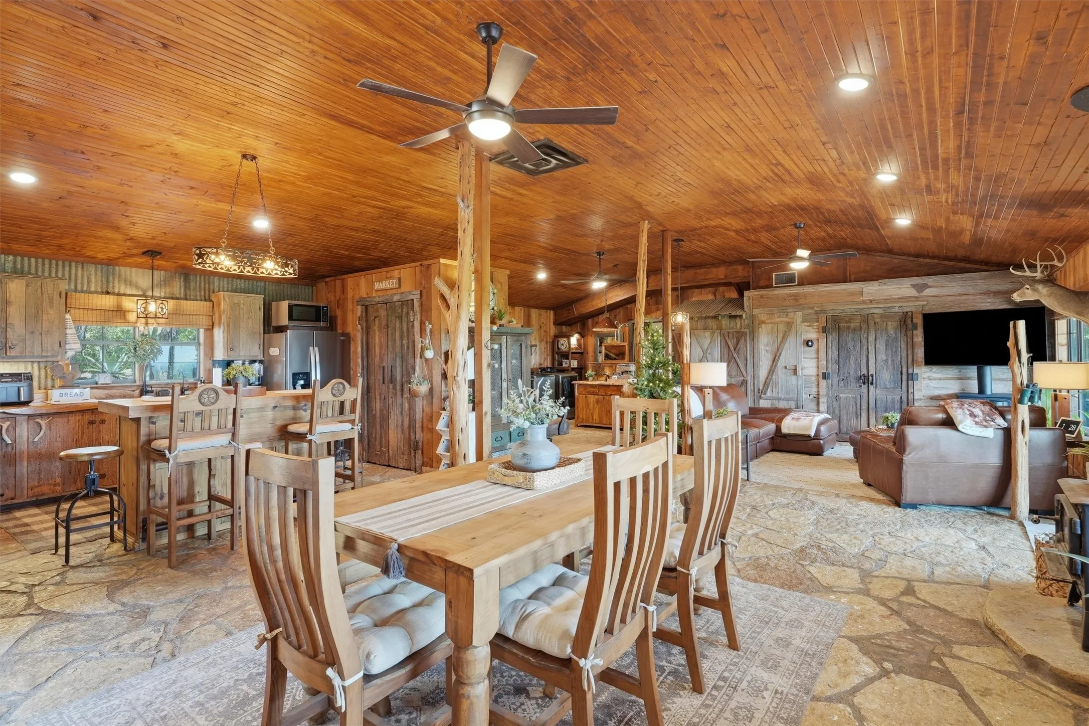 Single Family Residence For Sale in Hood County , 4800 Rock Church Highway, Tolar, Texas 76476, 3 Bedroom, 2 Bathroom, 3 Garage spaces, 1,792 Sqft, built in 1997, mls#21347020, Real Estate Agent in Tolar, Homes For Sale in Hood county, Homes For Sale in Tolar, Realtor in Tolar Texas, Real Estate Brokerage Independent Realty Texas, Luminita Cordes Realtor