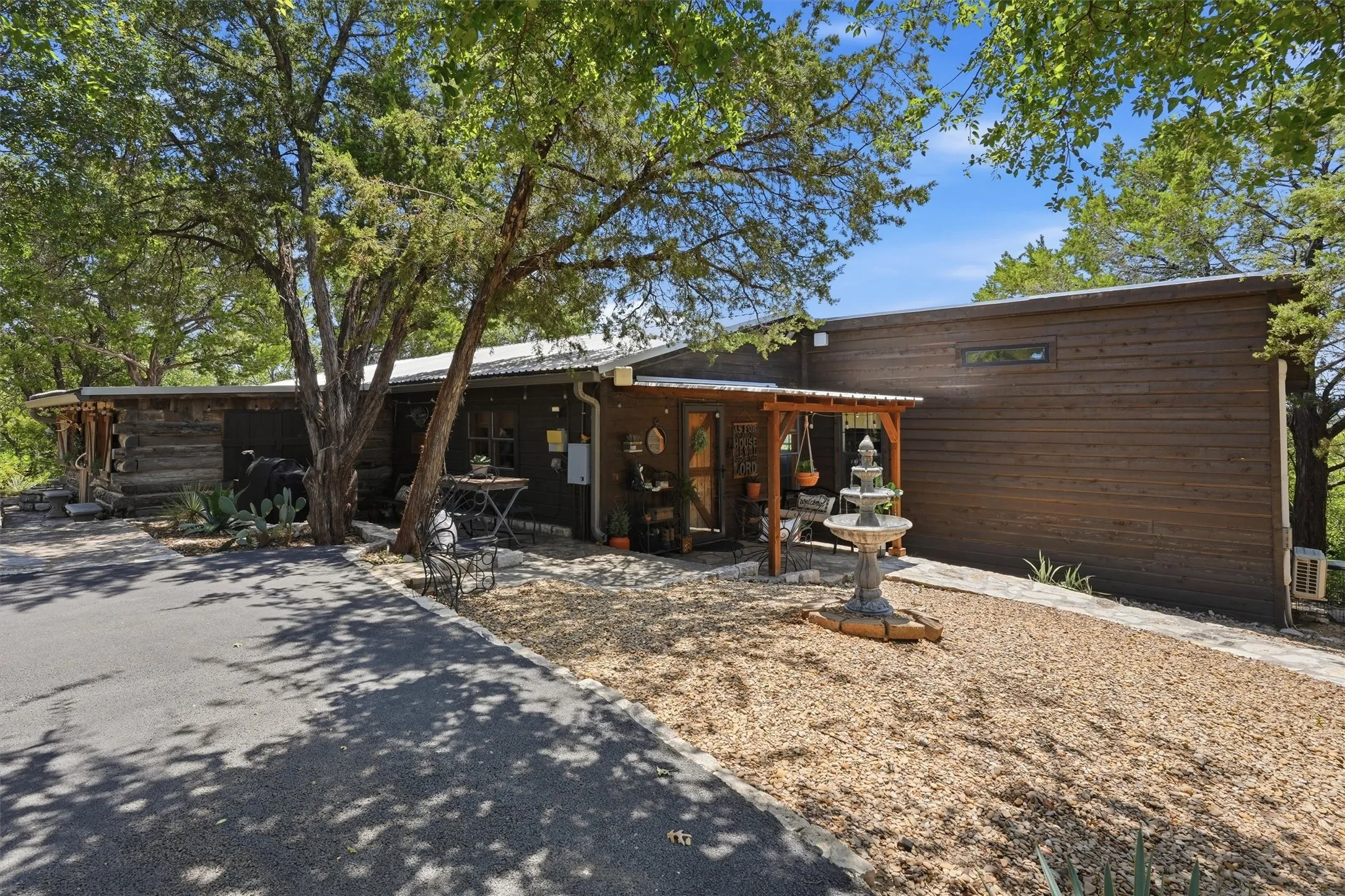 Single Family Residence For Sale in Hood County , 4800 Rock Church Highway, Tolar, Texas 76476, 3 Bedroom, 2 Bathroom, 3 Garage spaces, 1,792 Sqft, built in 1997, mls#21347020, Real Estate Agent in Tolar, Homes For Sale in Hood county, Homes For Sale in Tolar, Realtor in Tolar Texas, Real Estate Brokerage Independent Realty Texas, Luminita Cordes Realtor