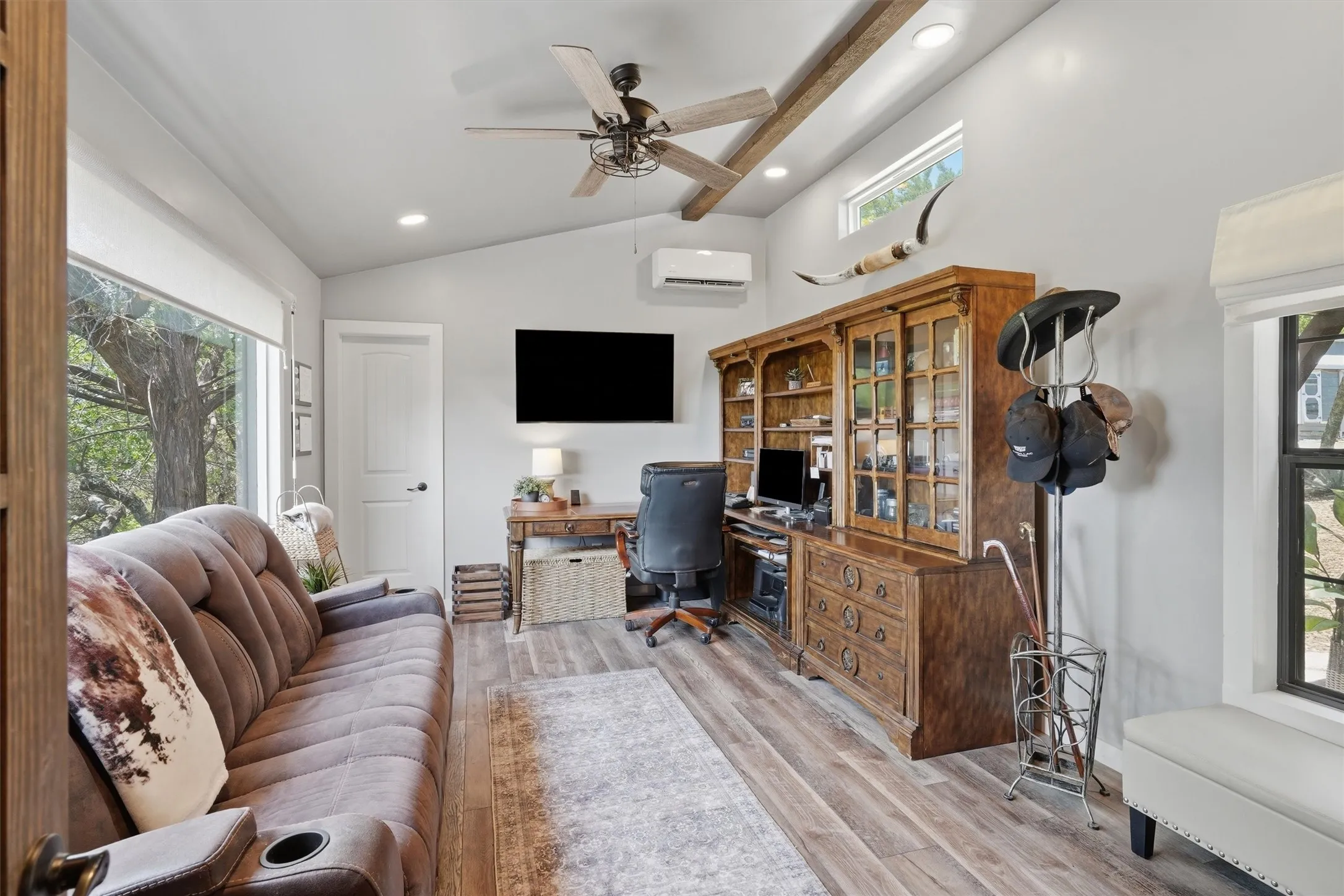 Single Family Residence For Sale in Hood County , 4800 Rock Church Highway, Tolar, Texas 76476, 3 Bedroom, 2 Bathroom, 3 Garage spaces, 1,792 Sqft, built in 1997, mls#21347020, Real Estate Agent in Tolar, Homes For Sale in Hood county, Homes For Sale in Tolar, Realtor in Tolar Texas, Real Estate Brokerage Independent Realty Texas, Luminita Cordes Realtor