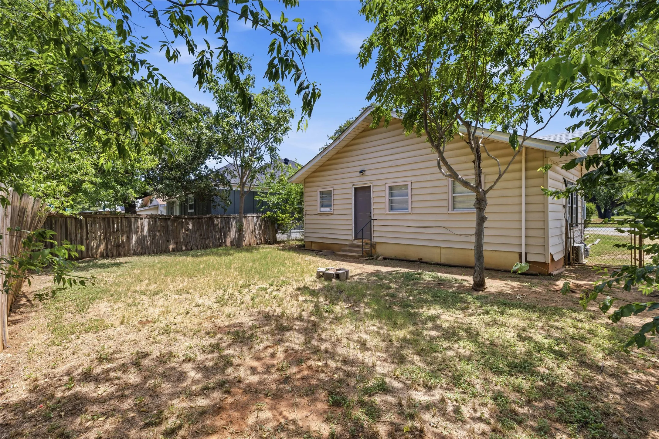 Single Family Residence For Sale in Brown County , 1317 Avenue C, Brownwood, Texas 76801, 2 Bedroom, 2 Bathroom, Garage spaces, 1,162 Sqft, built in 0, mls#21345982, Real Estate Agent in Brownwood, Homes For Sale in Brown county, Homes For Sale in Brownwood, Realtor in Brownwood Texas, Real Estate Brokerage Independent Realty Texas, Luminita Cordes Realtor
