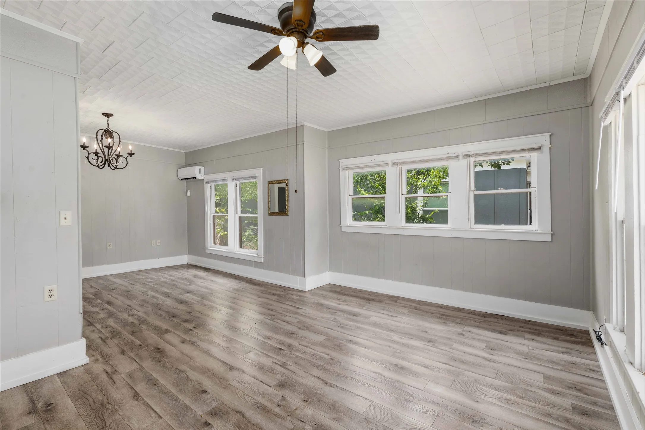 Single Family Residence For Sale in Brown County , 1317 Avenue C, Brownwood, Texas 76801, 2 Bedroom, 2 Bathroom, Garage spaces, 1,162 Sqft, built in 0, mls#21345982, Real Estate Agent in Brownwood, Homes For Sale in Brown county, Homes For Sale in Brownwood, Realtor in Brownwood Texas, Real Estate Brokerage Independent Realty Texas, Luminita Cordes Realtor