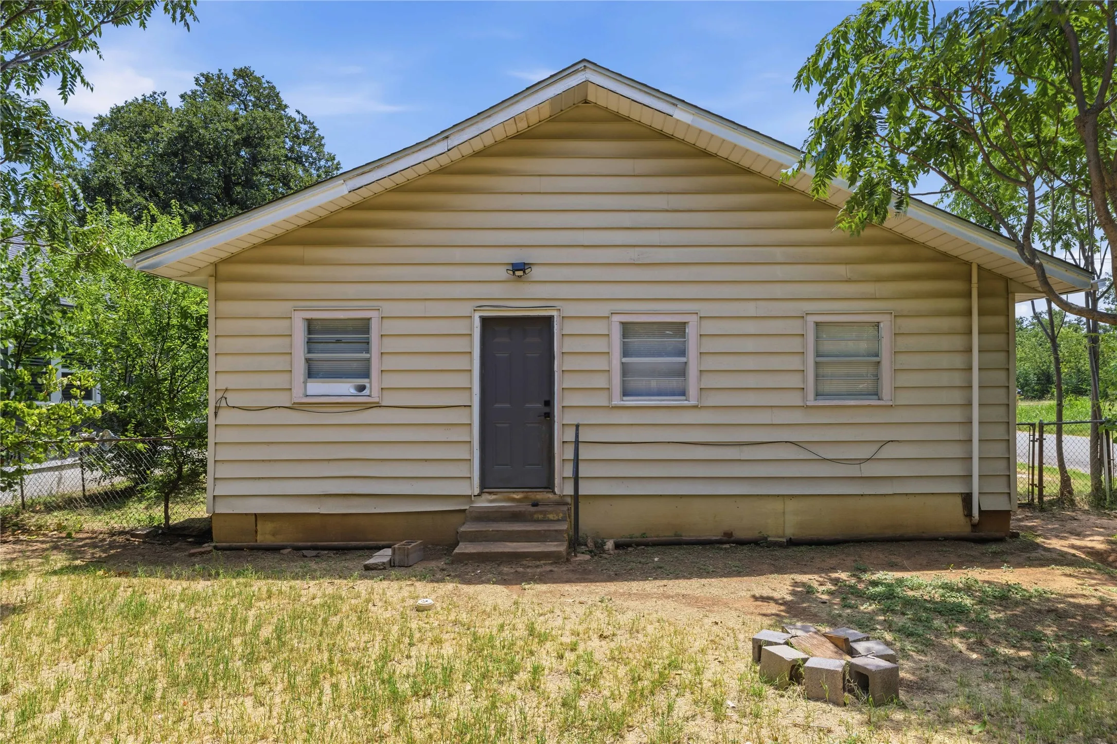 Single Family Residence For Sale in Brown County , 1317 Avenue C, Brownwood, Texas 76801, 2 Bedroom, 2 Bathroom, Garage spaces, 1,162 Sqft, built in 0, mls#21345982, Real Estate Agent in Brownwood, Homes For Sale in Brown county, Homes For Sale in Brownwood, Realtor in Brownwood Texas, Real Estate Brokerage Independent Realty Texas, Luminita Cordes Realtor