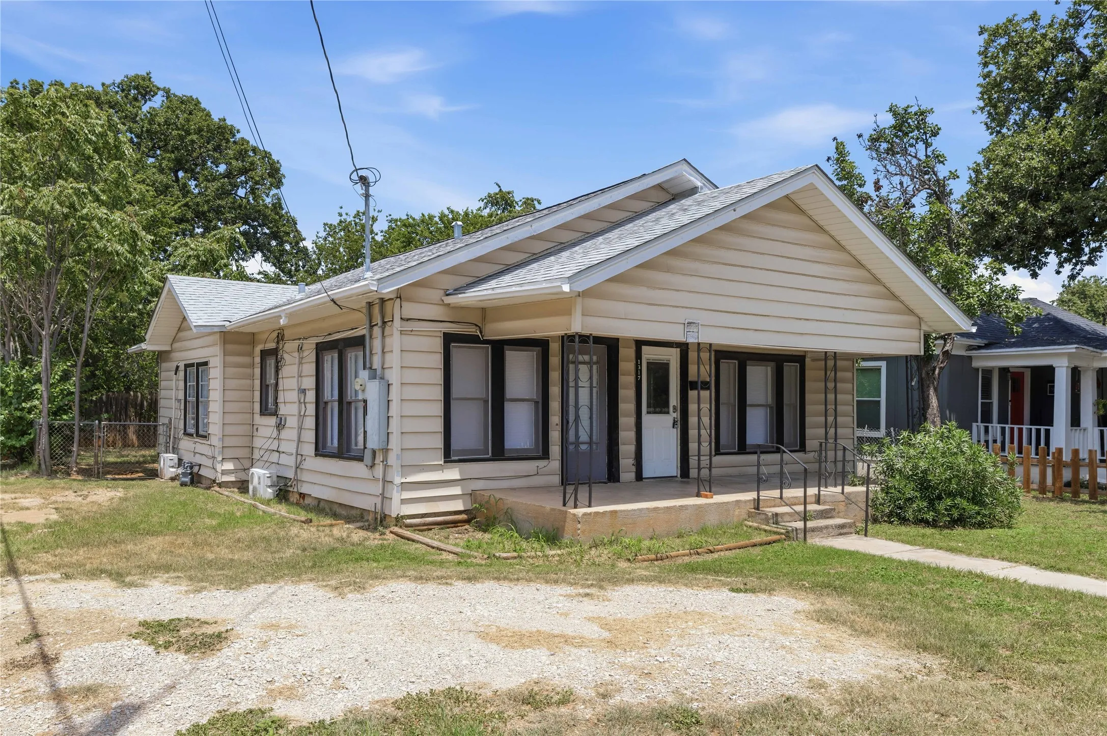 Single Family Residence For Sale in Brown County , 1317 Avenue C, Brownwood, Texas 76801, 2 Bedroom, 2 Bathroom, Garage spaces, 1,162 Sqft, built in 0, mls#21345982, Real Estate Agent in Brownwood, Homes For Sale in Brown county, Homes For Sale in Brownwood, Realtor in Brownwood Texas, Real Estate Brokerage Independent Realty Texas, Luminita Cordes Realtor