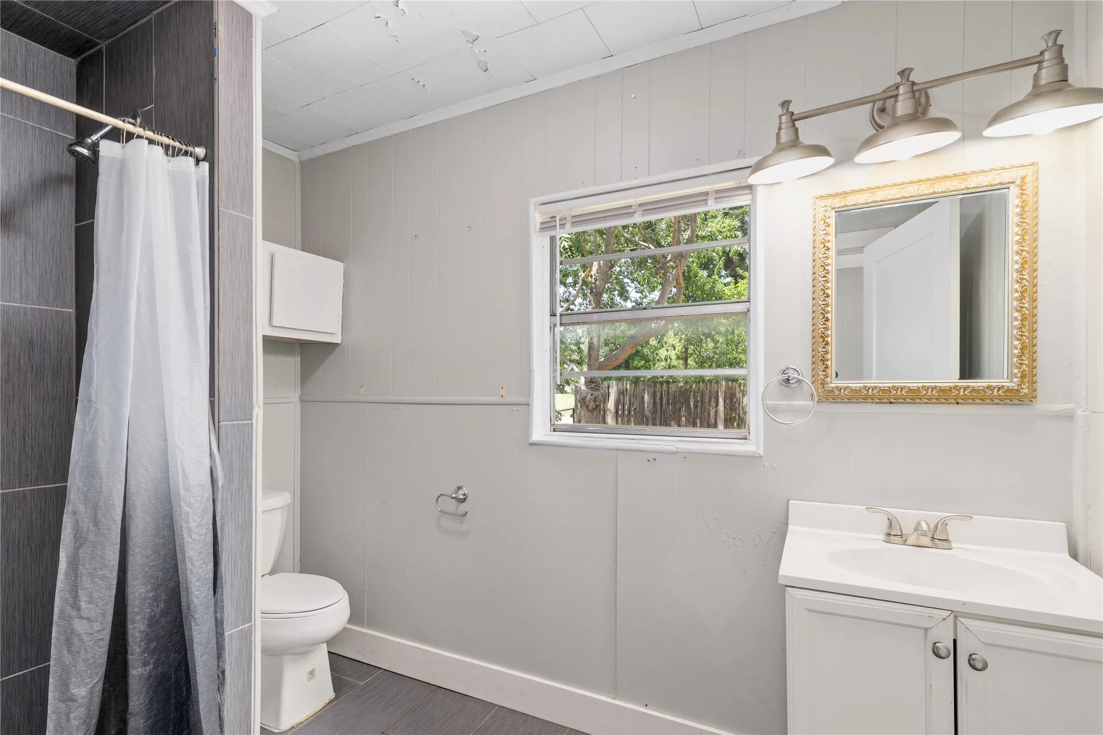 Single Family Residence For Sale in Brown County , 1317 Avenue C, Brownwood, Texas 76801, 2 Bedroom, 2 Bathroom, Garage spaces, 1,162 Sqft, built in 0, mls#21345982, Real Estate Agent in Brownwood, Homes For Sale in Brown county, Homes For Sale in Brownwood, Realtor in Brownwood Texas, Real Estate Brokerage Independent Realty Texas, Luminita Cordes Realtor