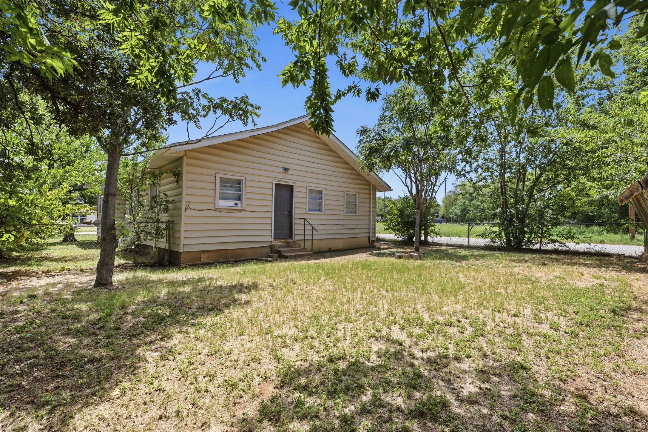 Single Family Residence For Sale in Brown County , 1317 Avenue C, Brownwood, Texas 76801, 2 Bedroom, 2 Bathroom, Garage spaces, 1,162 Sqft, built in 0, mls#21345982, Real Estate Agent in Brownwood, Homes For Sale in Brown county, Homes For Sale in Brownwood, Realtor in Brownwood Texas, Real Estate Brokerage Independent Realty Texas, Luminita Cordes Realtor