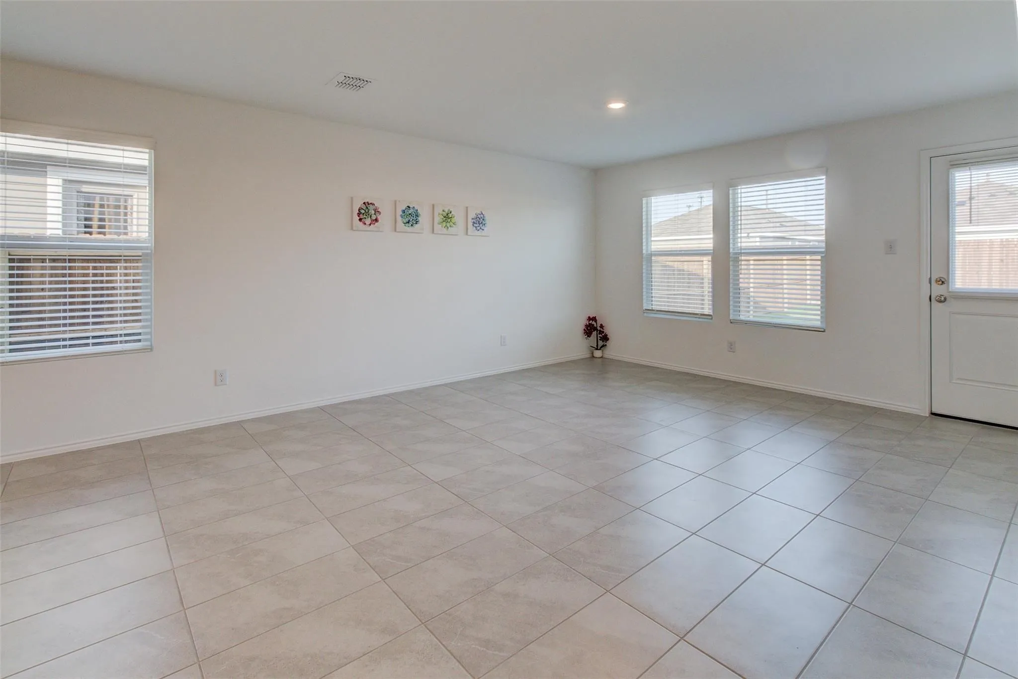Single Family Residence For Rent in Kaufman County , 6005 Determine Lane, Forney, Texas 75126, 3 Bedroom, 2 Bathroom, 1 Garage spaces, 1,239 Sqft, built in 2023, mls#21347302, Real Estate Agent in Forney, Homes For Rent in Kaufman county, Homes For Rent in Forney, Realtor in Forney Texas, Real Estate Brokerage Independent Realty Texas, Luminita Cordes Realtor