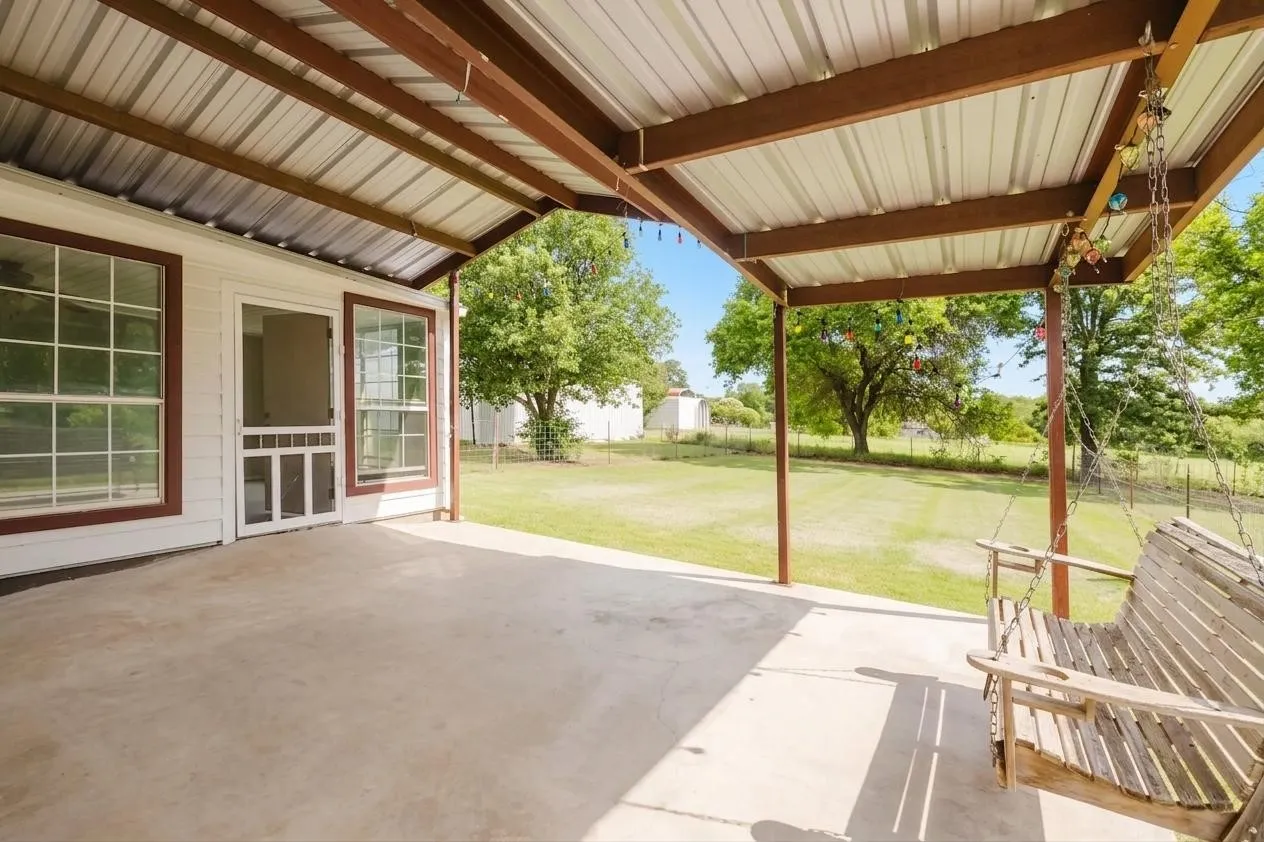 Single Family Residence For Sale in Comanche County , 649 E Short Avenue, De Leon, Texas 76444, 2 Bedroom, 1 Bathroom, 1 Garage spaces, 1,755 Sqft, built in 1960, Price $225,000, mls#21345841, Real Estate Agent in De Leon, Homes For Sale in Comanche county, Homes For Sale in De Leon, Realtor in De Leon Texas, Real Estate Brokerage Independent Realty Texas, Luminita Cordes Realtor