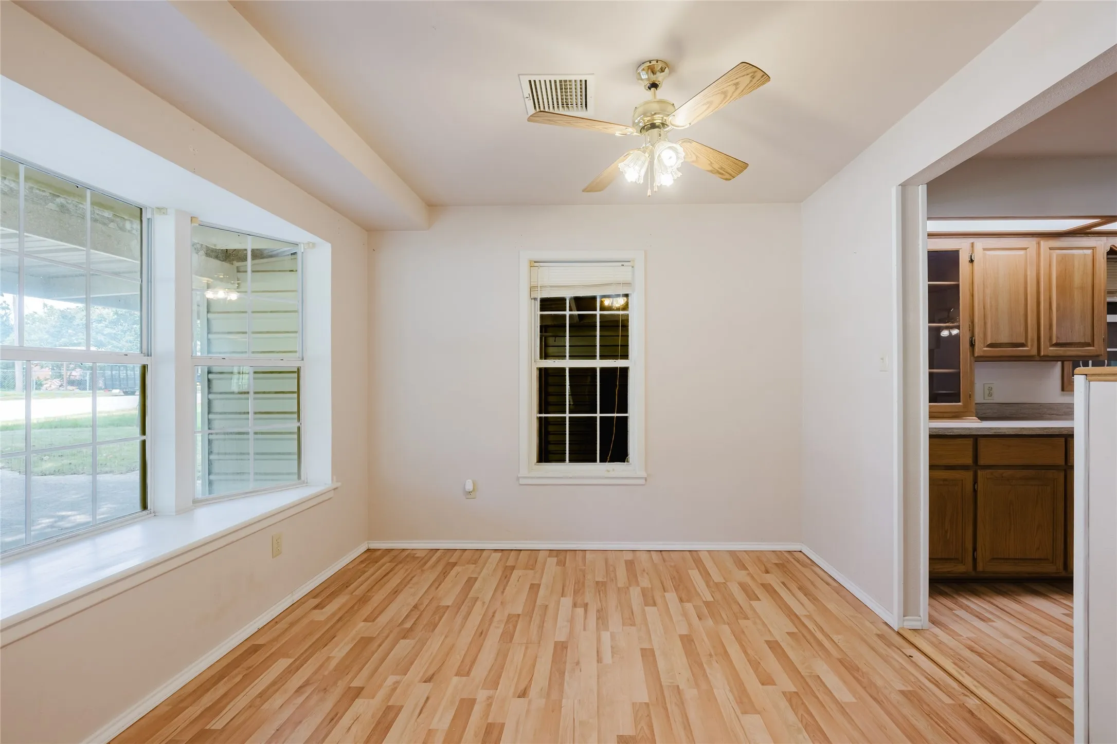 Single Family Residence For Sale in Comanche County , 649 E Short Avenue, De Leon, Texas 76444, 2 Bedroom, 1 Bathroom, 1 Garage spaces, 1,755 Sqft, built in 1960, Price $225,000, mls#21345841, Real Estate Agent in De Leon, Homes For Sale in Comanche county, Homes For Sale in De Leon, Realtor in De Leon Texas, Real Estate Brokerage Independent Realty Texas, Luminita Cordes Realtor