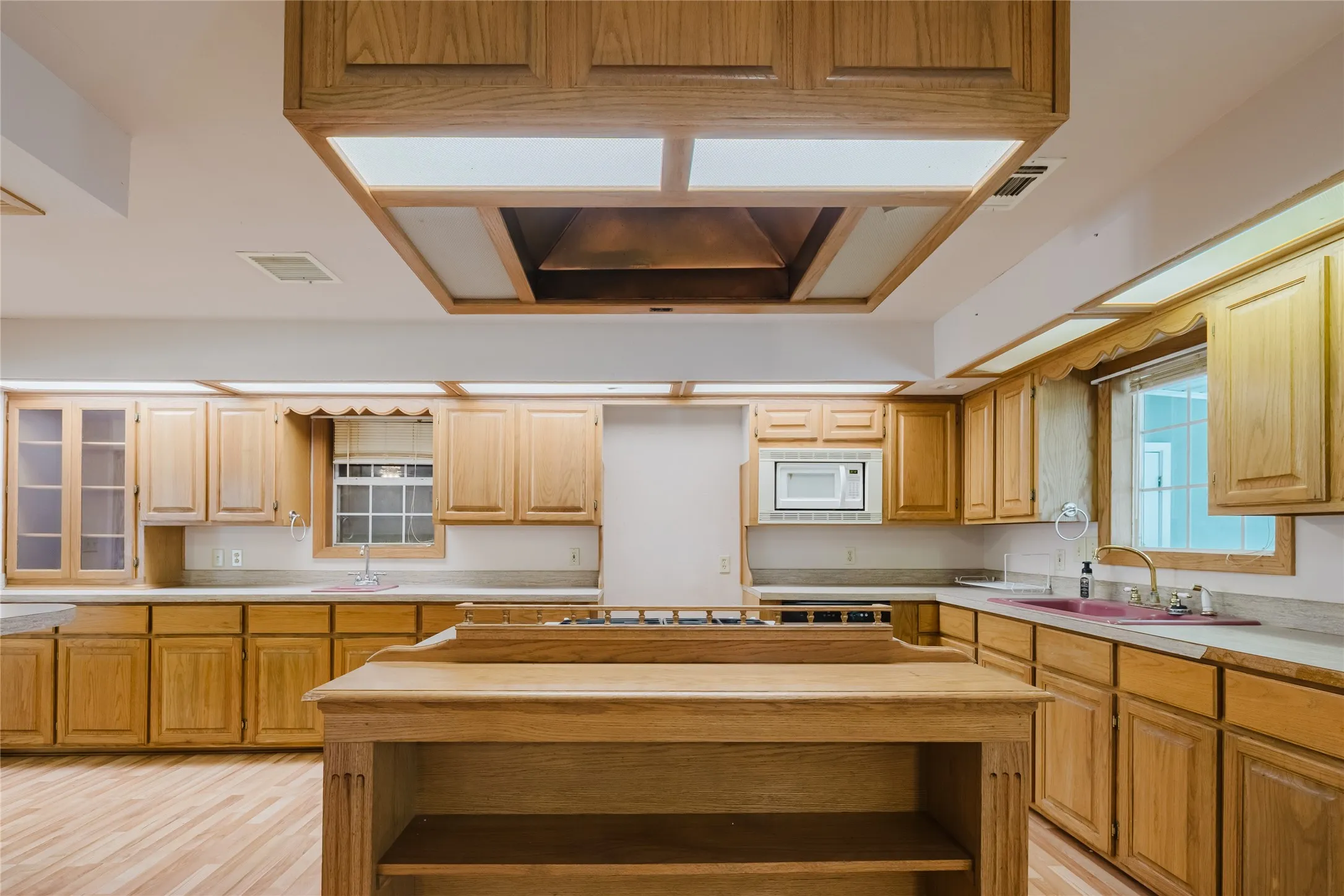 Single Family Residence For Sale in Comanche County , 649 E Short Avenue, De Leon, Texas 76444, 2 Bedroom, 1 Bathroom, 1 Garage spaces, 1,755 Sqft, built in 1960, Price $225,000, mls#21345841, Real Estate Agent in De Leon, Homes For Sale in Comanche county, Homes For Sale in De Leon, Realtor in De Leon Texas, Real Estate Brokerage Independent Realty Texas, Luminita Cordes Realtor