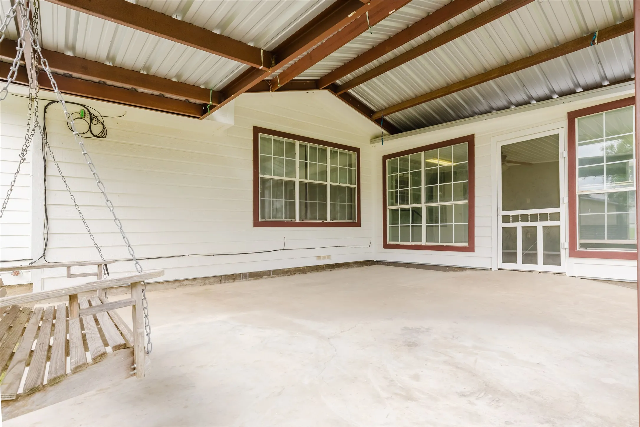 Single Family Residence For Sale in Comanche County , 649 E Short Avenue, De Leon, Texas 76444, 2 Bedroom, 1 Bathroom, 1 Garage spaces, 1,755 Sqft, built in 1960, Price $225,000, mls#21345841, Real Estate Agent in De Leon, Homes For Sale in Comanche county, Homes For Sale in De Leon, Realtor in De Leon Texas, Real Estate Brokerage Independent Realty Texas, Luminita Cordes Realtor
