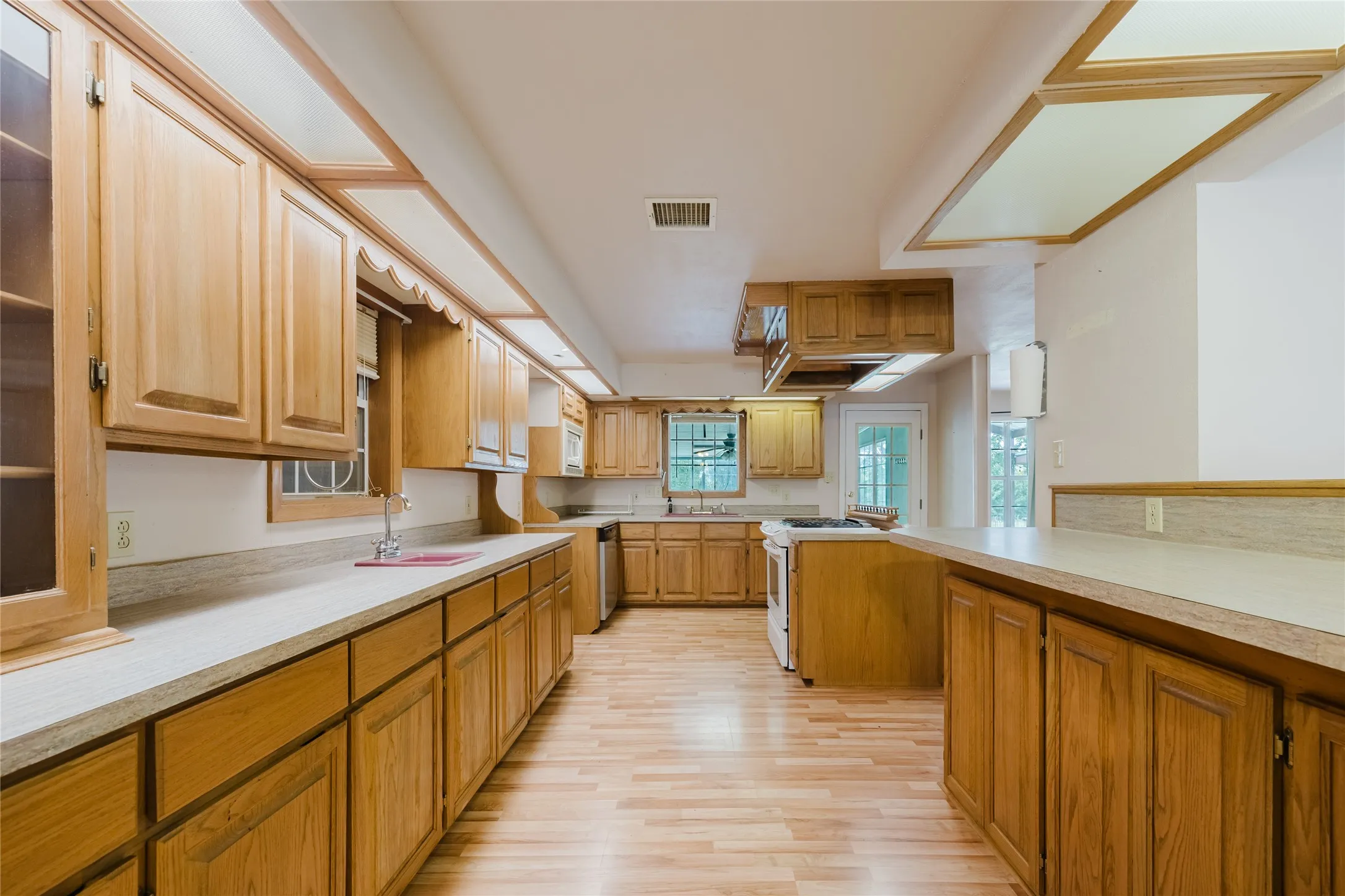Single Family Residence For Sale in Comanche County , 649 E Short Avenue, De Leon, Texas 76444, 2 Bedroom, 1 Bathroom, 1 Garage spaces, 1,755 Sqft, built in 1960, Price $225,000, mls#21345841, Real Estate Agent in De Leon, Homes For Sale in Comanche county, Homes For Sale in De Leon, Realtor in De Leon Texas, Real Estate Brokerage Independent Realty Texas, Luminita Cordes Realtor