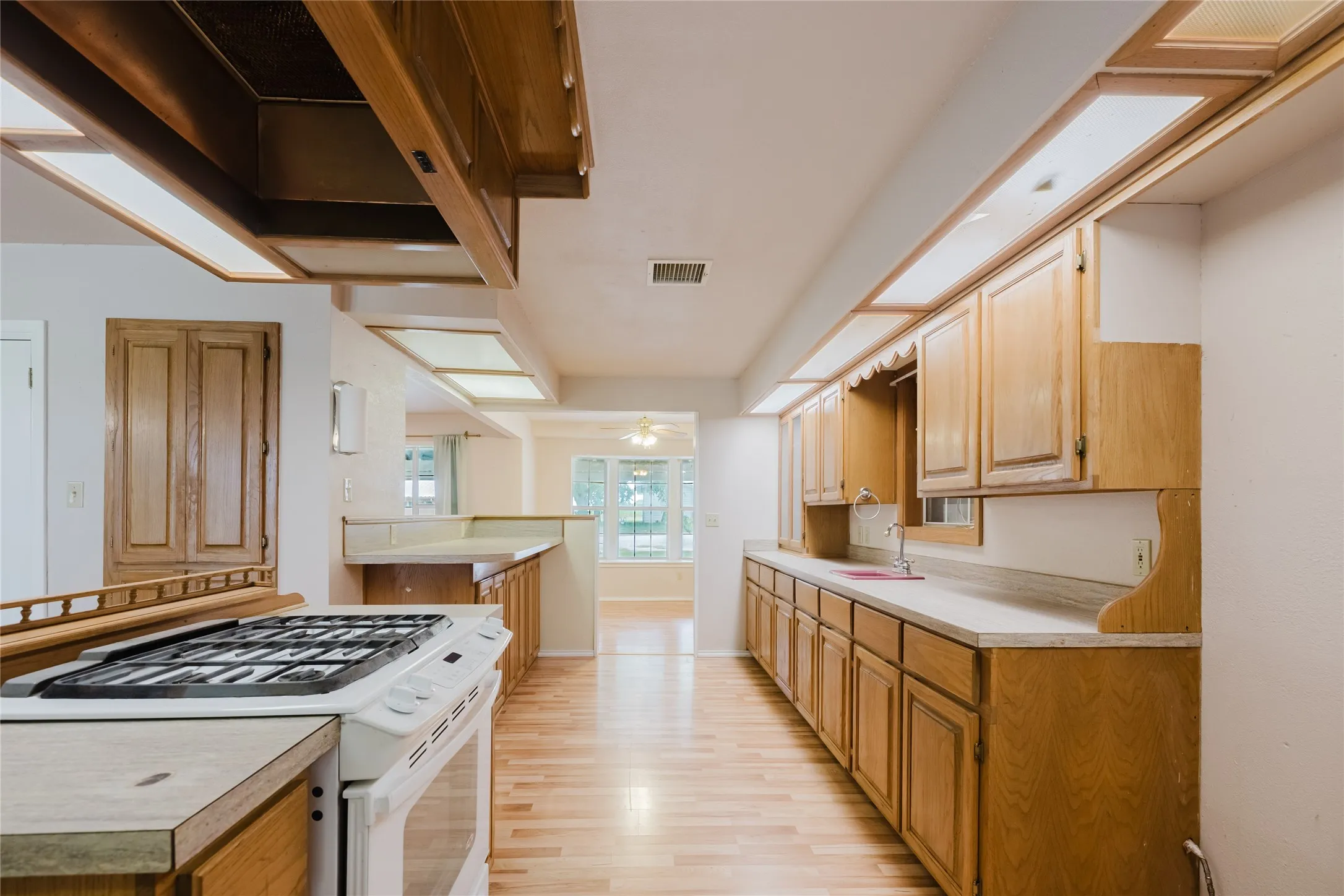Single Family Residence For Sale in Comanche County , 649 E Short Avenue, De Leon, Texas 76444, 2 Bedroom, 1 Bathroom, 1 Garage spaces, 1,755 Sqft, built in 1960, Price $225,000, mls#21345841, Real Estate Agent in De Leon, Homes For Sale in Comanche county, Homes For Sale in De Leon, Realtor in De Leon Texas, Real Estate Brokerage Independent Realty Texas, Luminita Cordes Realtor