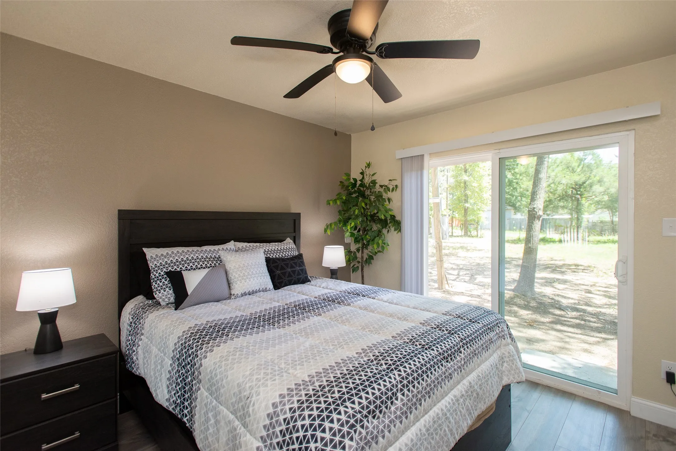 Single Family Residence For Sale in Henderson County , 6120 Payne Road, Log Cabin, Texas 75148, 1 Bedroom, 1 Bathroom, Garage spaces, 792 Sqft, built in 2023, mls#21347189, Real Estate Agent in Log Cabin, Homes For Sale in Henderson county, Homes For Sale in Log Cabin, Realtor in Log Cabin Texas, Real Estate Brokerage Independent Realty Texas, Luminita Cordes Realtor