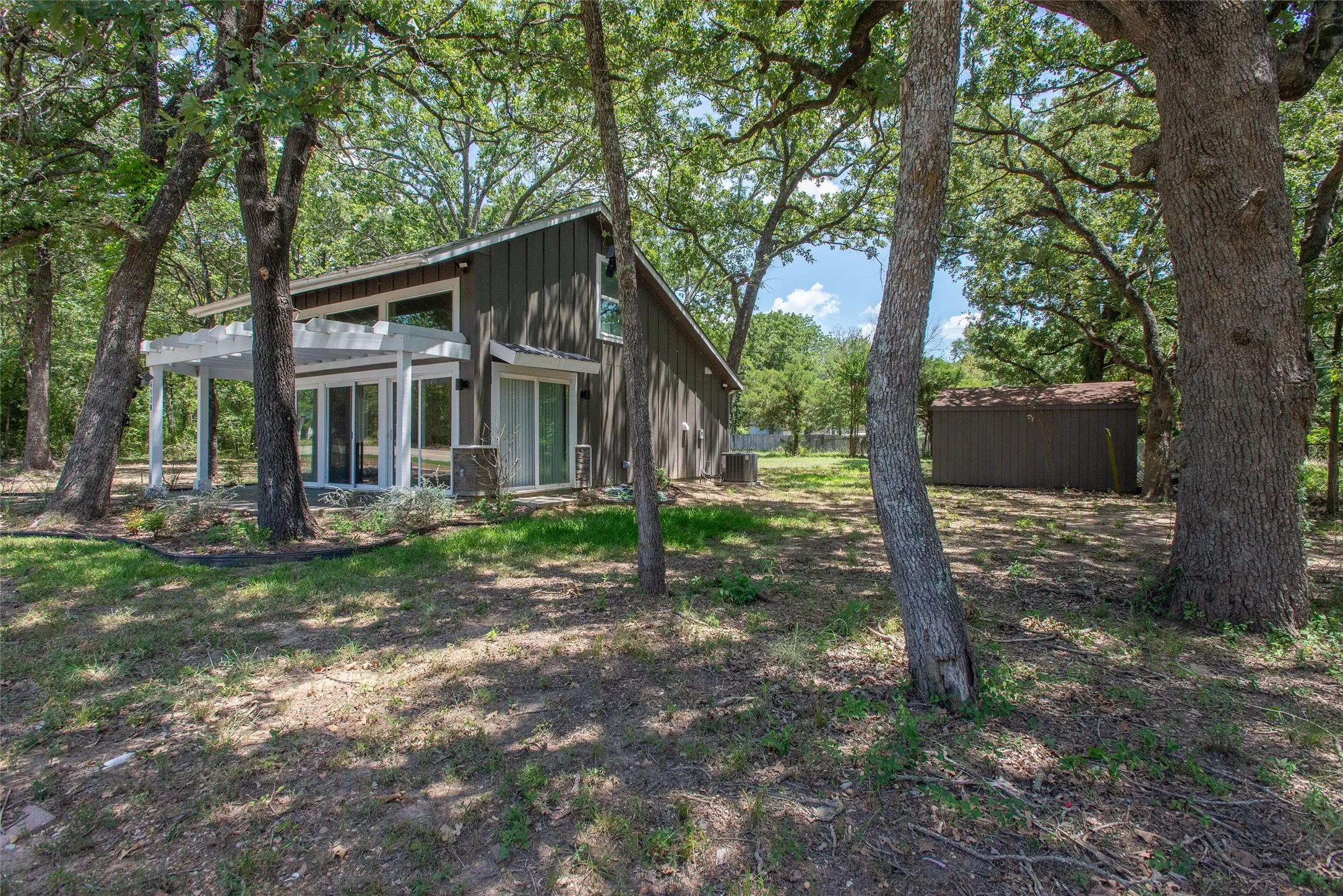 Single Family Residence For Sale in Henderson County , 6120 Payne Road, Log Cabin, Texas 75148, 1 Bedroom, 1 Bathroom, Garage spaces, 792 Sqft, built in 2023, mls#21347189, Real Estate Agent in Log Cabin, Homes For Sale in Henderson county, Homes For Sale in Log Cabin, Realtor in Log Cabin Texas, Real Estate Brokerage Independent Realty Texas, Luminita Cordes Realtor
