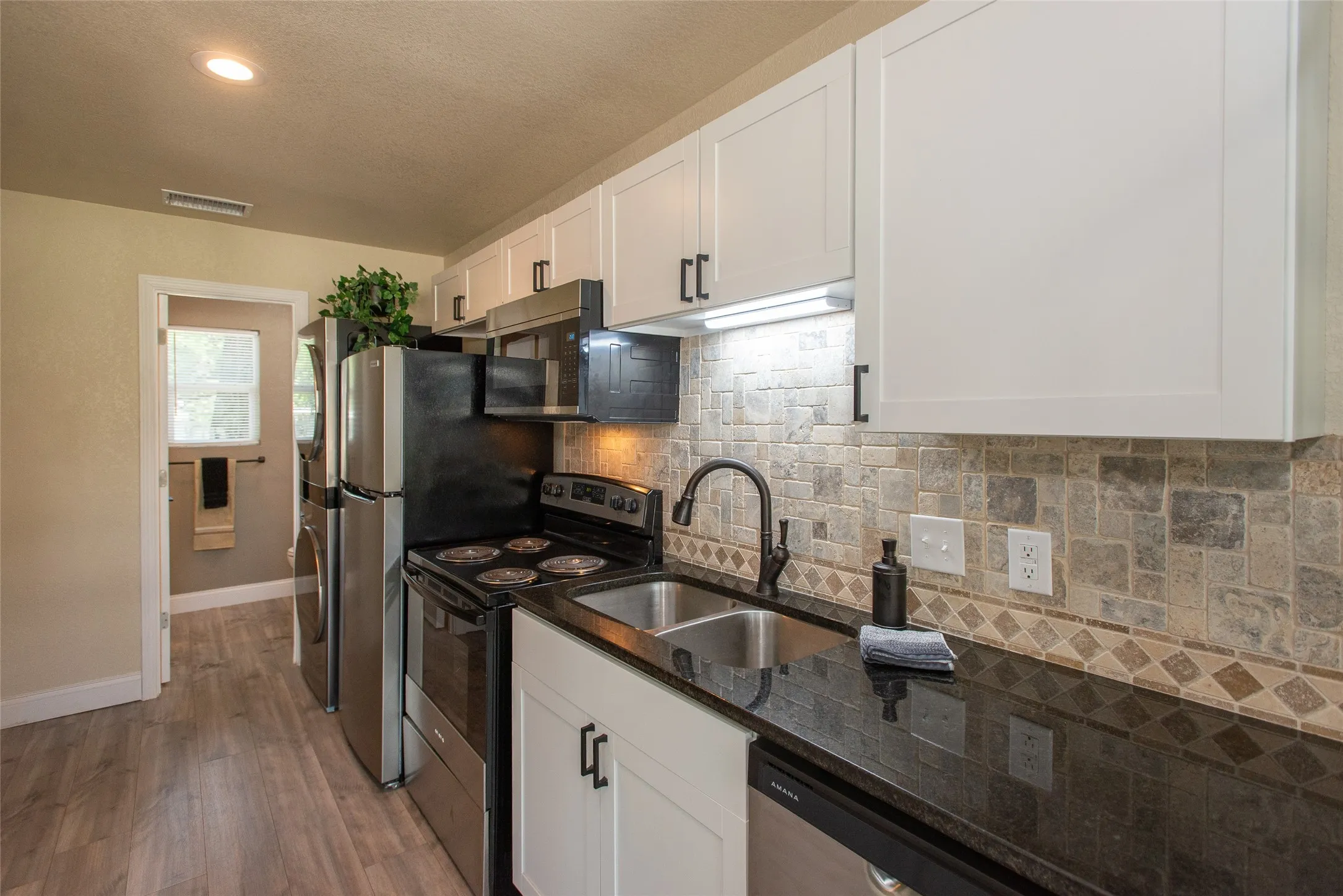 Single Family Residence For Sale in Henderson County , 6120 Payne Road, Log Cabin, Texas 75148, 1 Bedroom, 1 Bathroom, Garage spaces, 792 Sqft, built in 2023, mls#21347189, Real Estate Agent in Log Cabin, Homes For Sale in Henderson county, Homes For Sale in Log Cabin, Realtor in Log Cabin Texas, Real Estate Brokerage Independent Realty Texas, Luminita Cordes Realtor