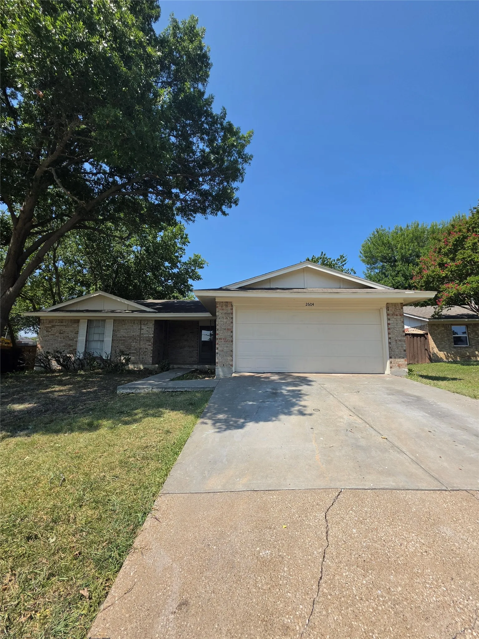 Single Family Residence For Rent in Dallas County , 2604 Candleberry Drive, Mesquite, Texas 75149, 3 Bedroom, 2 Bathroom, 2 Garage spaces, 1,348 Sqft, built in 1967, mls#21347314, Real Estate Agent in Mesquite, Homes For Rent in Dallas county, Homes For Rent in Mesquite, Realtor in Mesquite Texas, Real Estate Brokerage Independent Realty Texas, Luminita Cordes Realtor
