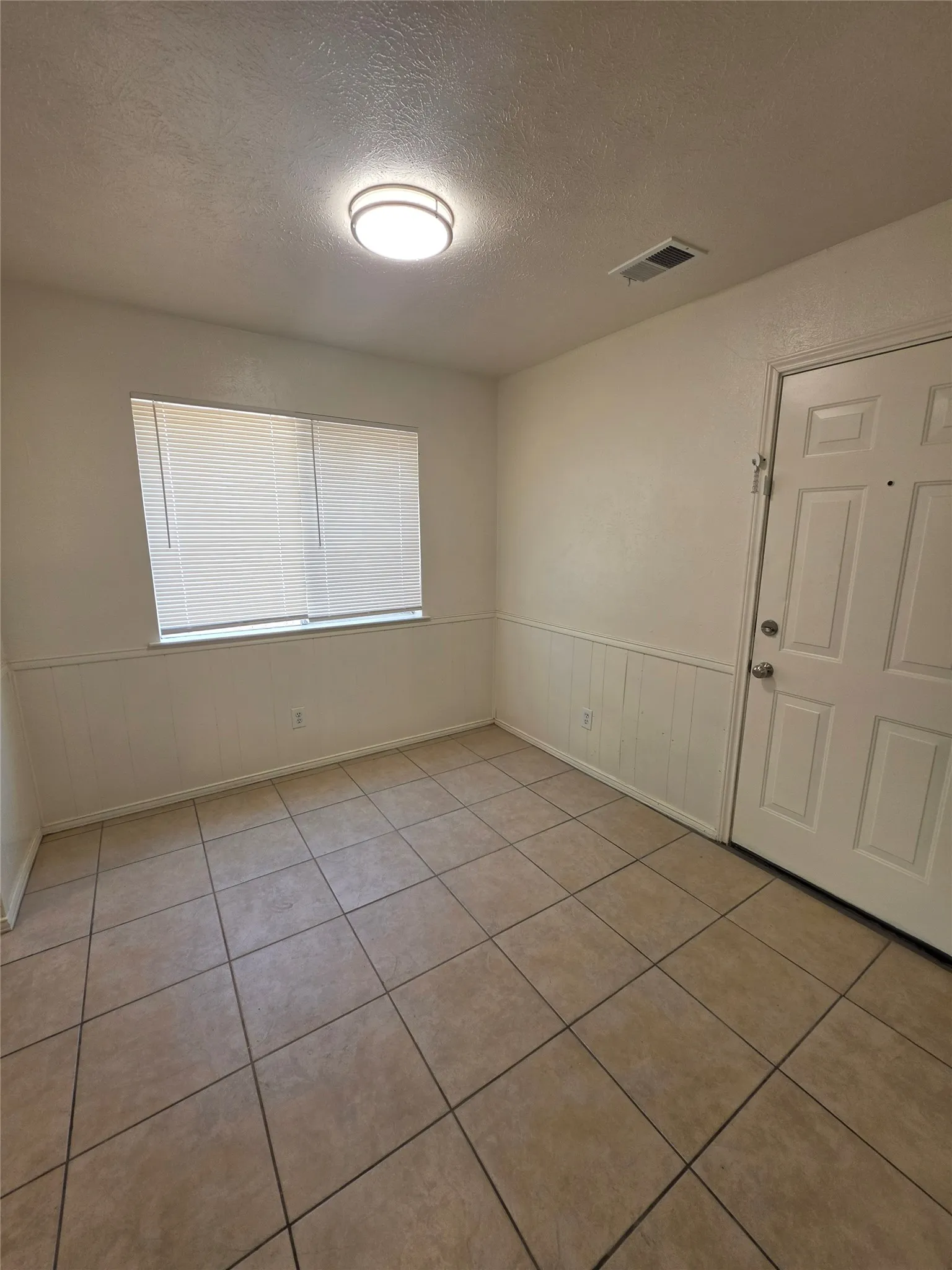 Single Family Residence For Rent in Dallas County , 2604 Candleberry Drive, Mesquite, Texas 75149, 3 Bedroom, 2 Bathroom, 2 Garage spaces, 1,348 Sqft, built in 1967, mls#21347314, Real Estate Agent in Mesquite, Homes For Rent in Dallas county, Homes For Rent in Mesquite, Realtor in Mesquite Texas, Real Estate Brokerage Independent Realty Texas, Luminita Cordes Realtor